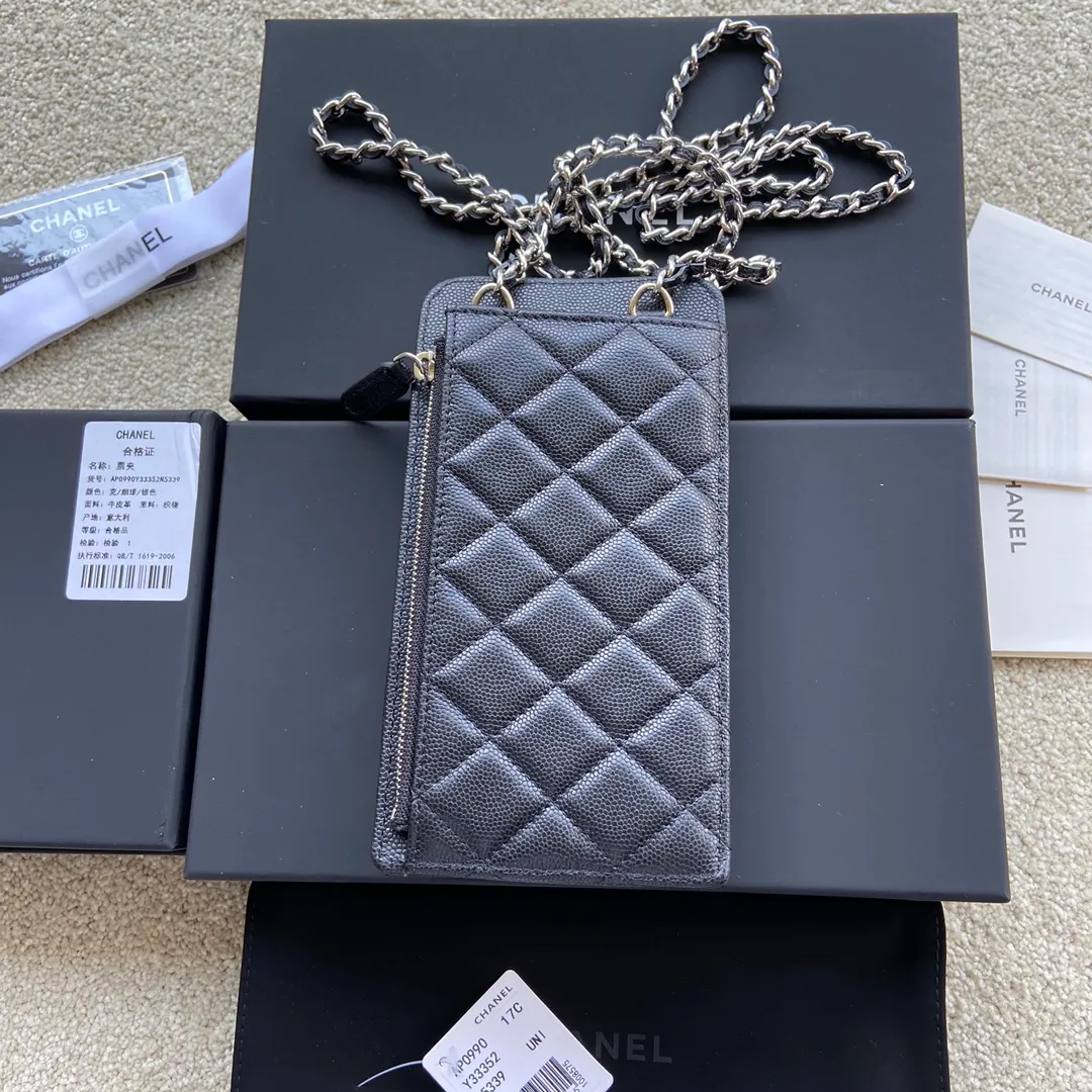 Xiaoxiang imported Italian grain cowhide Item number: AP1980 Price: 540 Color: black ball pattern silver buckle Size: w18.5×h9×d3cm