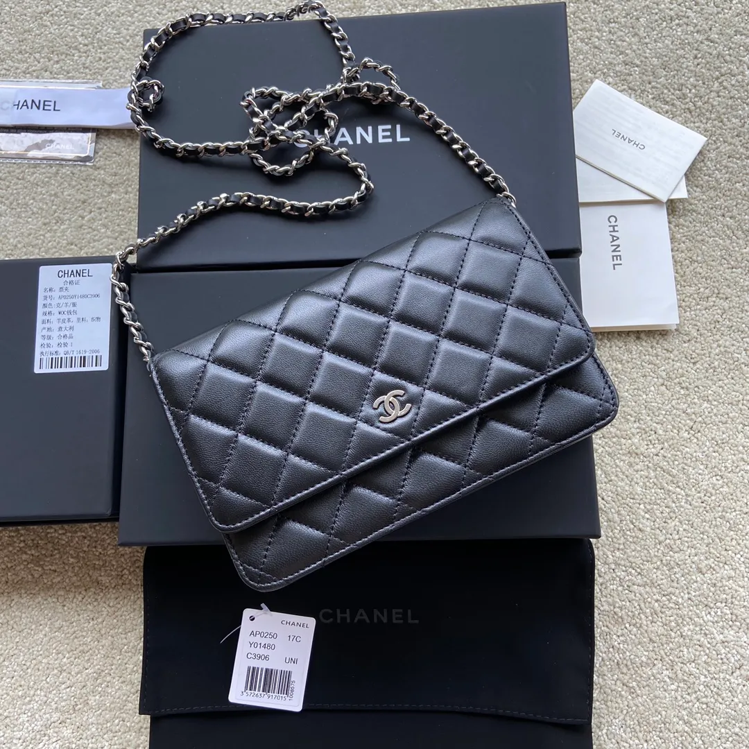 Xiaoxiang imported Italian lambskin Item number: A0250 💰: 640 Size: w20×h13×d3.5cm Color: black lambskin silver steel mark