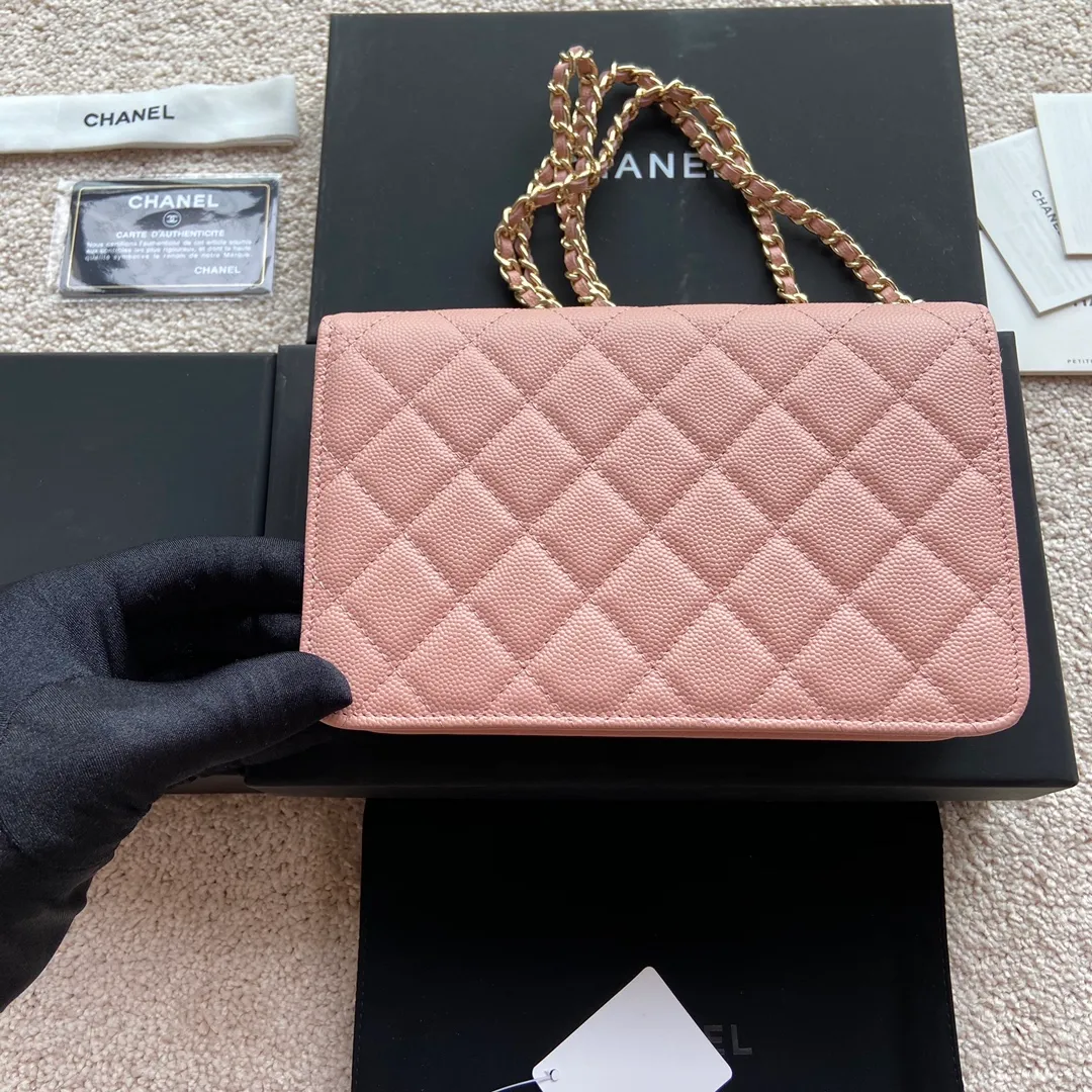 Xiaoxiang imported Italian grained calfskin Item number: AP5468 💰:800 Size: w20×h13×d3.5cm Color: pink fine ball pattern light gold