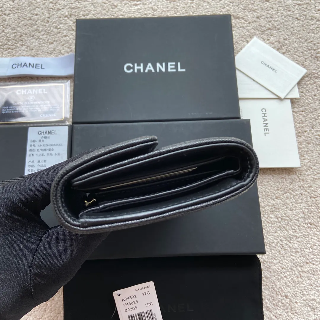 500💰Xiaoxiang imported Italian grained calfskin Item number: A84302 Size: w15×h10×d2.5 Color: black fine ball pattern with gold mark