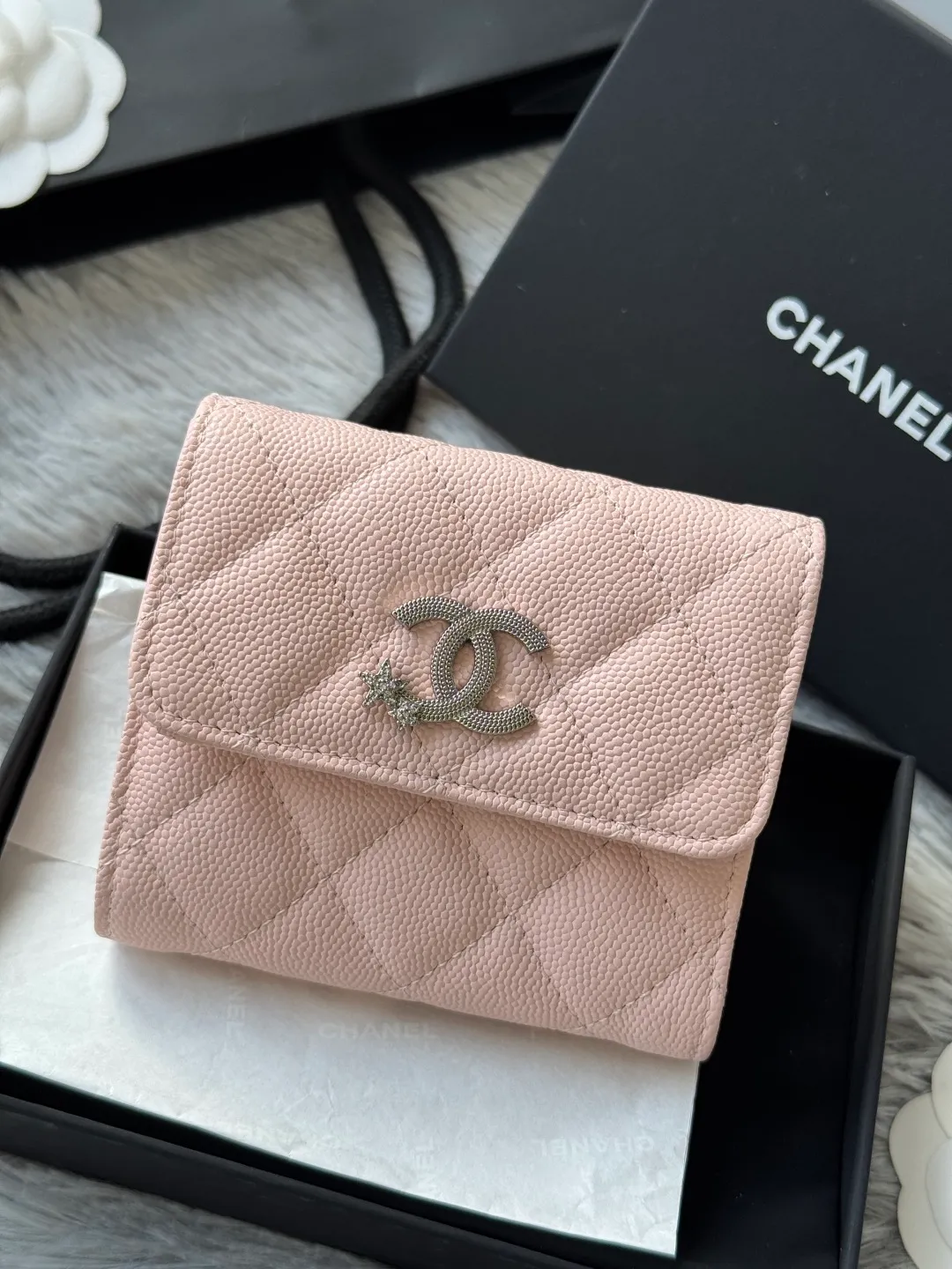 💰480💰 4050 autumn five-pointed star new tri-fold wallet chanel caviar cowhide made with rhombus pattern original quality. Exclusive real shot There is a coin bag inside that can hold hundred-yuan bills, coins and credit cards Number: 4810 Size: 10.5x11.5x3cm.
