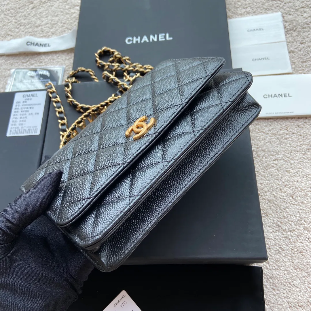 Xiaoxiang imported Italian grained calfskin Item number: AP5608 💰:920 Size: w20×h13×d3.5cm Color: black medium ball pattern gold steel mark
