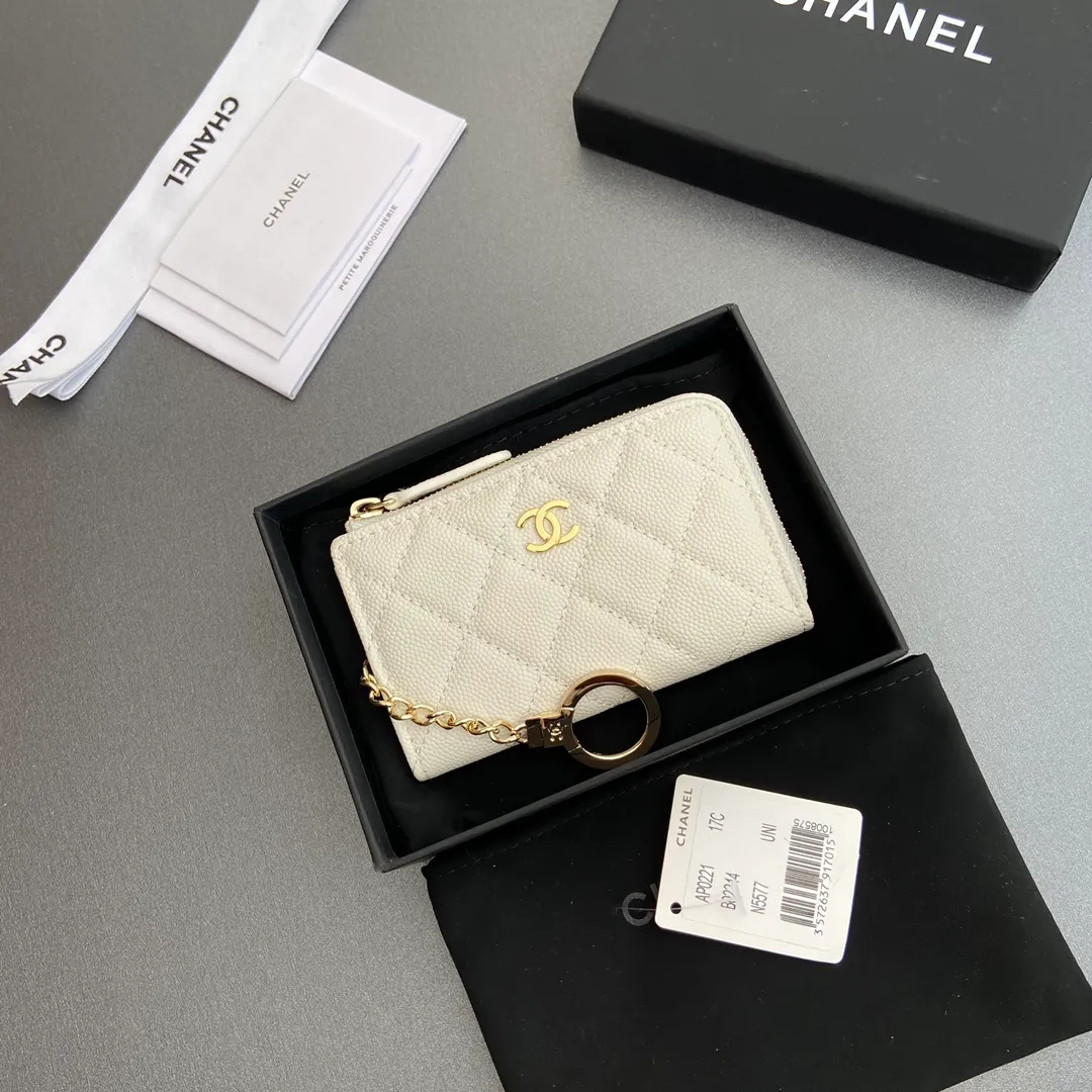 [Special grade hardware original leather] 💰320 Xiaoxiang small zipper bag card holder series Hook chain quilted card holder with iconic metal logo Gold tone metal hardware, special Italian imported leather 1 card slot wallet bag, 1 hook chain Number: 0221 White fine ball light gold Size: w11.5×h7.5×1.5cm