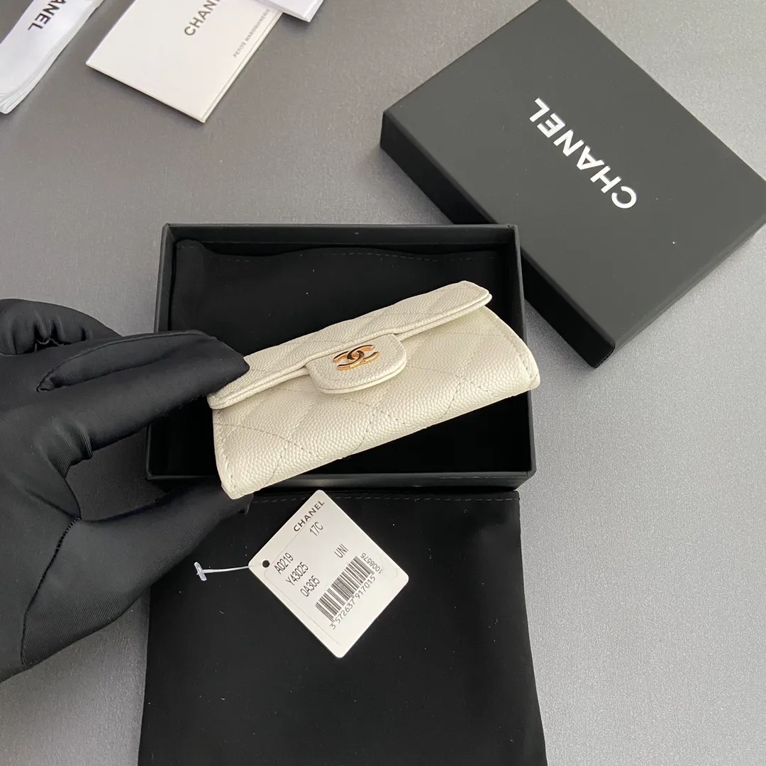 Xiaoxiang imported Italian leather Item number: AP438 (inner compartment with zipper) 💰: 280 Size: w11×h7cm Color: white fine ball pattern golden steel mark