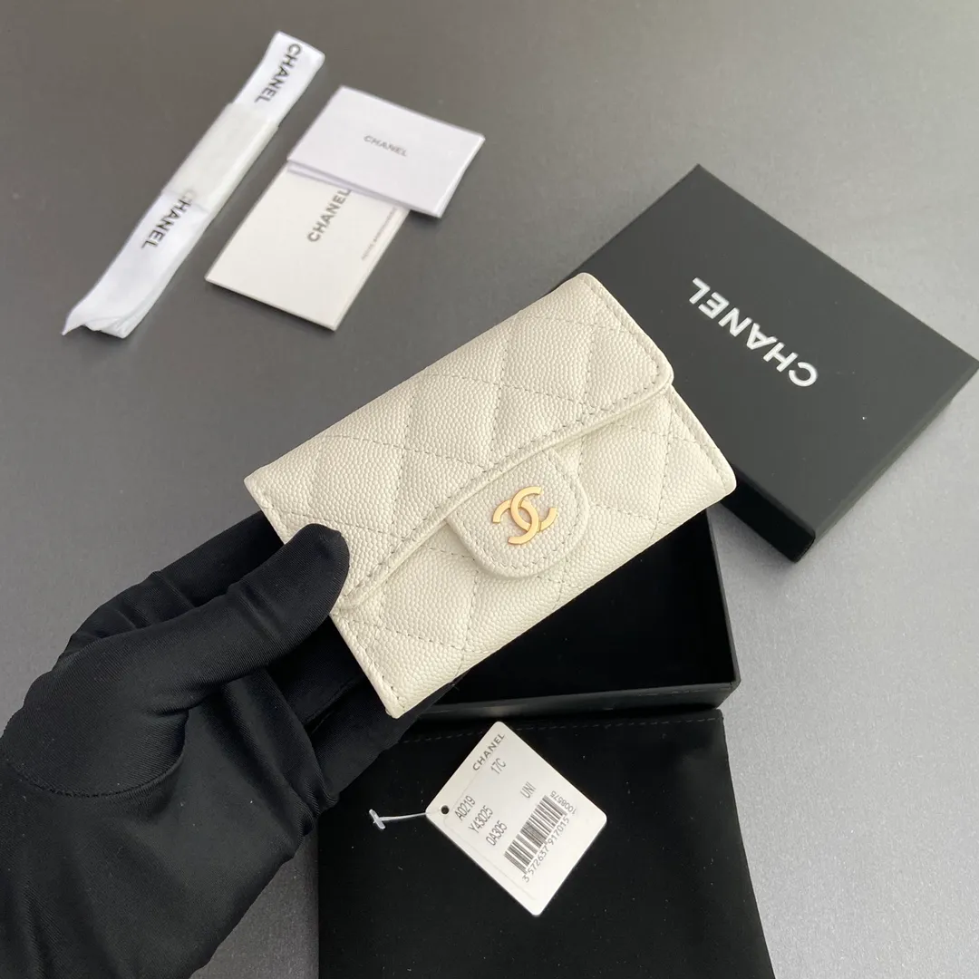 Xiaoxiang imported Italian leather Item number: AP438 (inner compartment with zipper) 💰: 280 Size: w11×h7cm Color: white fine ball pattern golden steel mark
