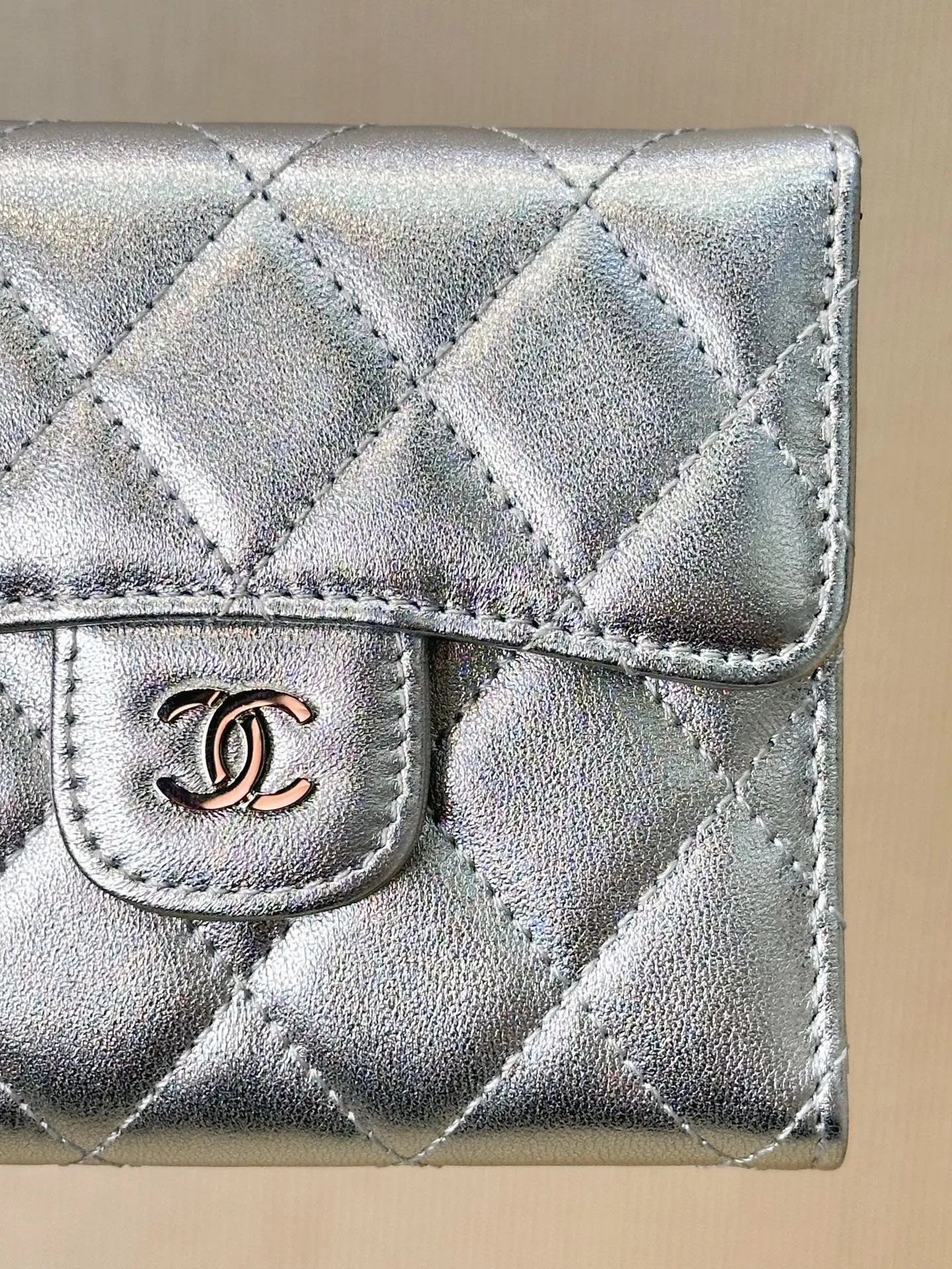 82288 silver sheepskin CF