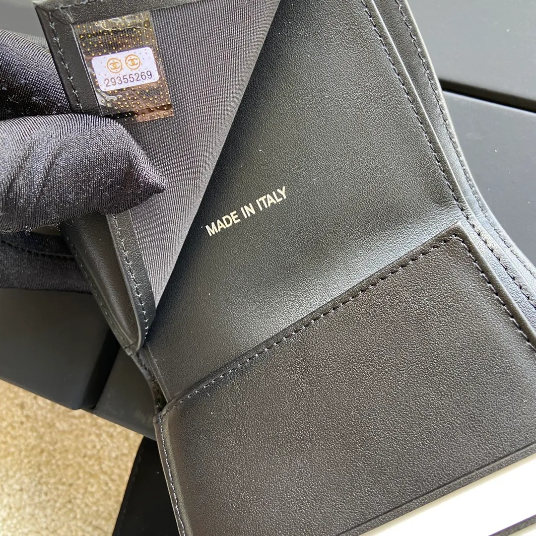 480💰Xiaoxiang imported Italian leather Item number: A80734 Size: W11.5×h10.5×d3cm Color: black fine ball pattern silver hardware