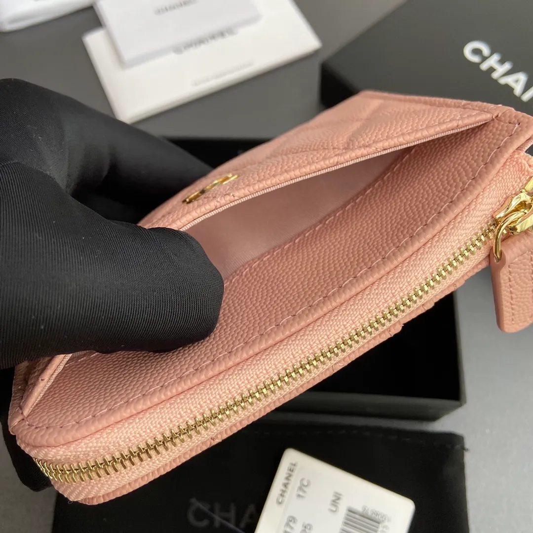 [Special grade hardware original leather] ¥320 Xiaoxiang small zipper bag card holder series Quilted card holder with iconic metal logo Gold tone metal hardware, special Italian imported leather 6 card slots, 1 small zipper bag No.: 3179 Pink ball gold Size: w13×h9×2cm