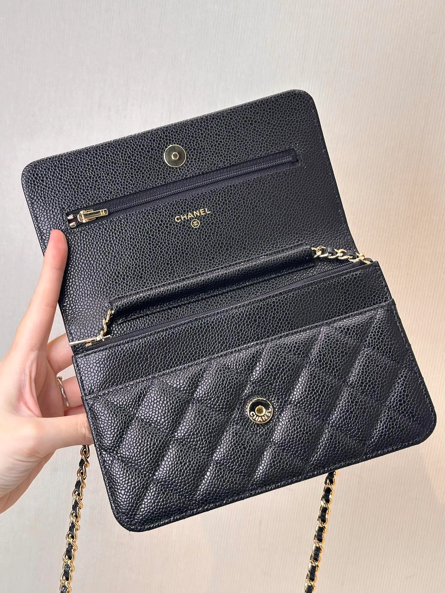 0250 Real photos of the inside details⚠️ It is both a wallet and a WOC bag. It has the functions of a long wallet. It has card slots, zipper pockets for coins, and side pockets for banknotes. This wallet also has a certain thickness, allowing you to stuff in essentials such as mobile phones, keys, tissues, etc.