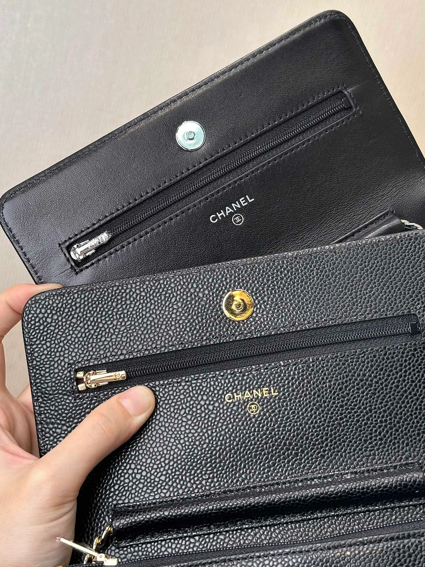 0250 Real photos of the inside details⚠️ It is both a wallet and a WOC bag. It has the functions of a long wallet. It has card slots, zipper pockets for coins, and side pockets for banknotes. This wallet also has a certain thickness, allowing you to stuff in essentials such as mobile phones, keys, tissues, etc.