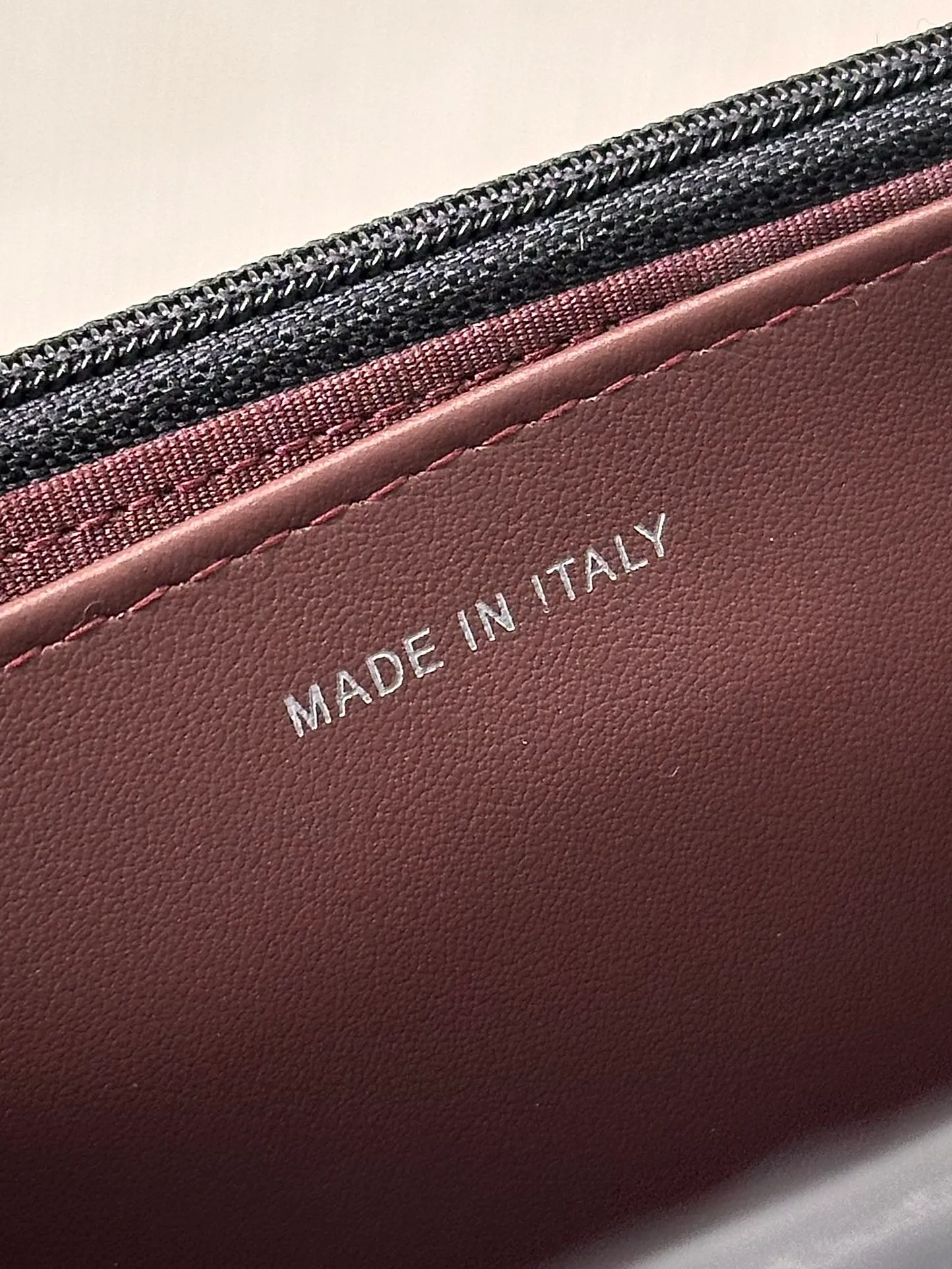 0250 Real photos of the inside details⚠️ It is both a wallet and a WOC bag. It has the functions of a long wallet. It has card slots, zipper pockets for coins, and side pockets for banknotes. This wallet also has a certain thickness, allowing you to stuff in essentials such as mobile phones, keys, tissues, etc.