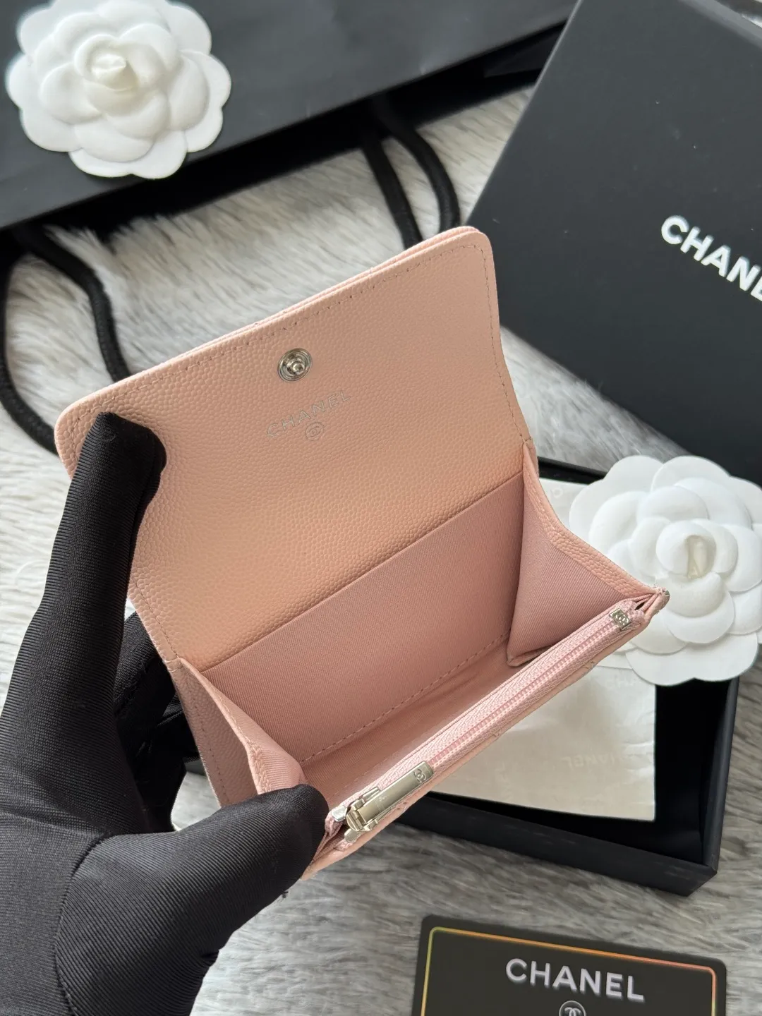 💰340 💰 4050 Autumn new product bi-fold card holder chanel hijab card holder can hold credit card and change made of caviar cowhide exclusive real shot with new luogo zipper compartment inside original single quality details are beautiful No.: 4812 size: 11x8.5x3cm
