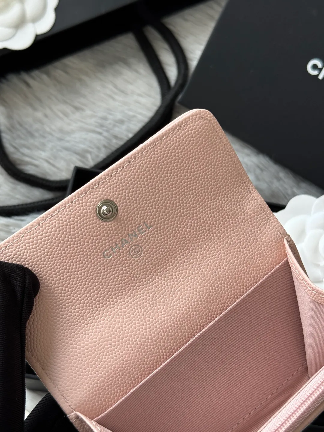 💰340 💰 4050 Autumn new product bi-fold card holder chanel hijab card holder can hold credit card and change made of caviar cowhide exclusive real shot with new luogo zipper compartment inside original single quality details are beautiful No.: 4812 size: 11x8.5x3cm