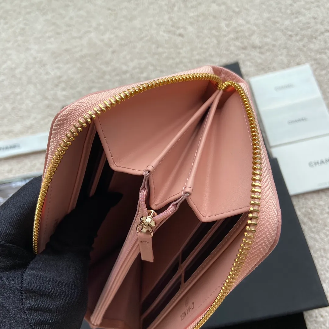 Xiaoxiang imported Italian grained calfskin Item number: AP5478 💰:540 Size: w19.5×h10.5×d2cm Color: pink fine ball pattern diamond-encrusted hardware