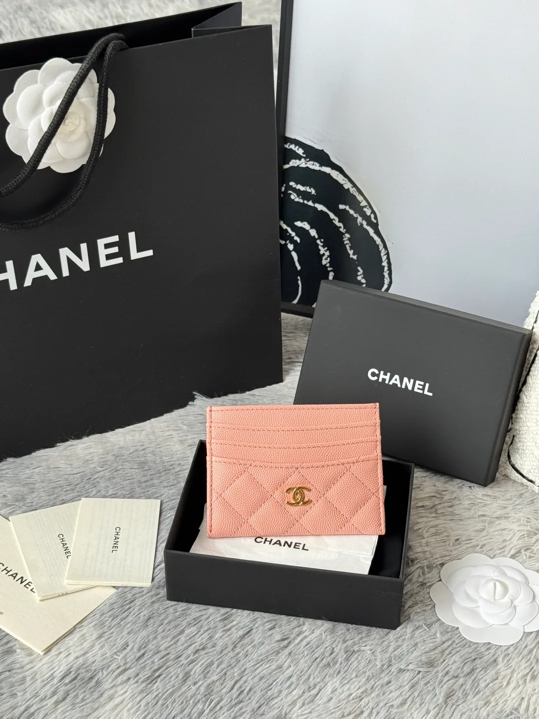 💰240💰 chanel 2025 new product card holder lambskin, seven card slots, can hold change, imported Italian lambskin + hardware logo, so beautiful, love it. The color is as shown in the picture, easy and fast storage, mini card holder No.: AP8944 Size: w11×h10cm