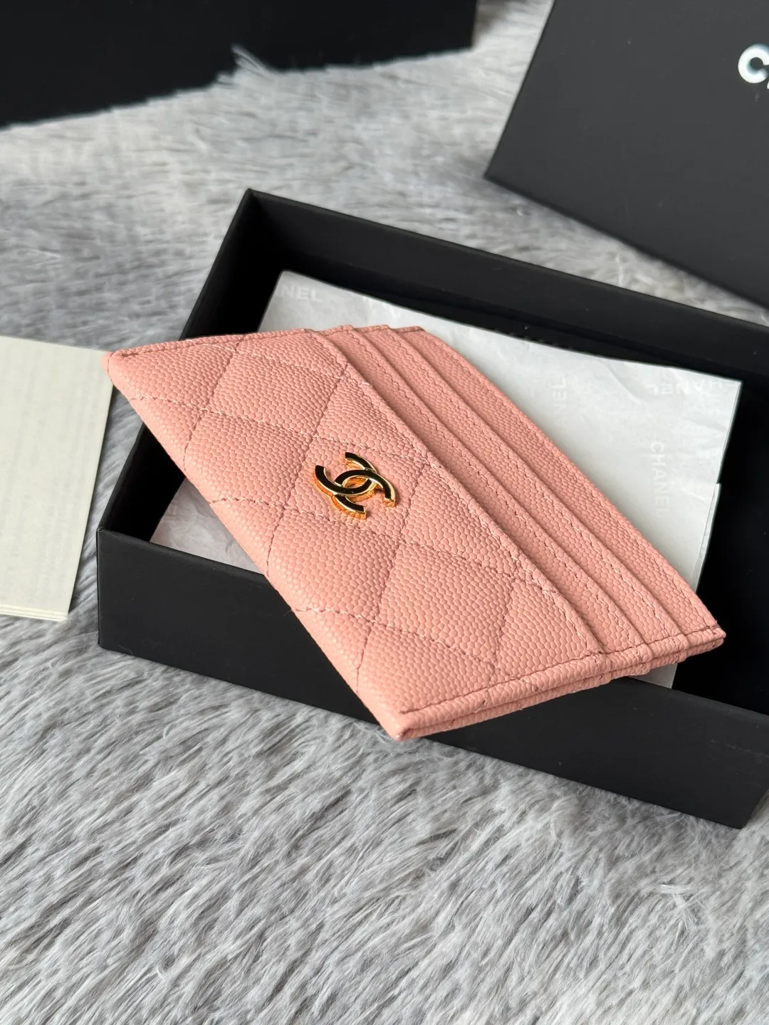 💰240💰 chanel 2025 new product card holder lambskin, seven card slots, can hold change, imported Italian lambskin + hardware logo, so beautiful, love it. The color is as shown in the picture, easy and fast storage, mini card holder No.: AP8944 Size: w11×h10cm