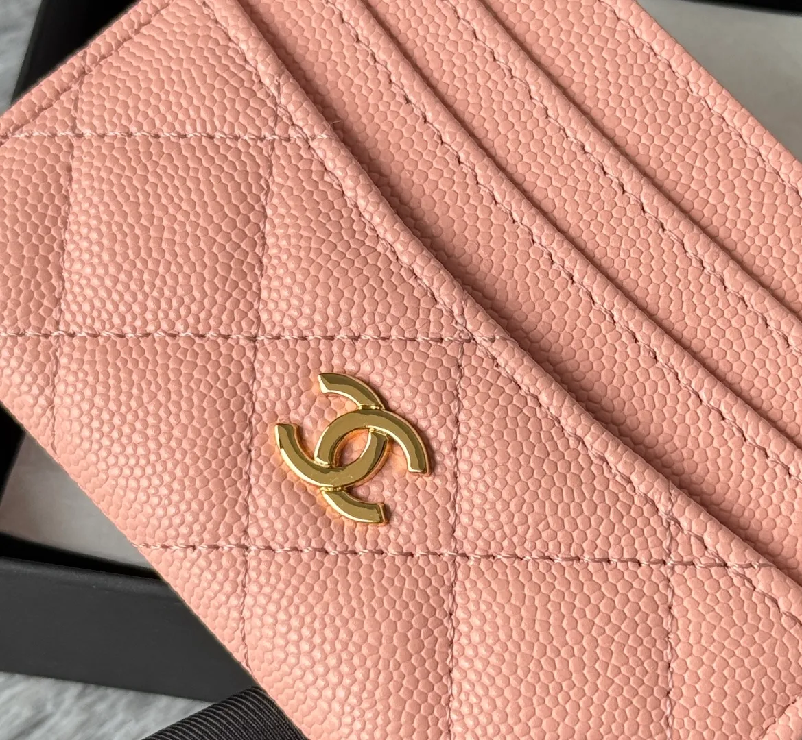 💰240💰 chanel 2025 new product card holder lambskin, seven card slots, can hold change, imported Italian lambskin + hardware logo, so beautiful, love it. The color is as shown in the picture, easy and fast storage, mini card holder No.: AP8944 Size: w11×h10cm