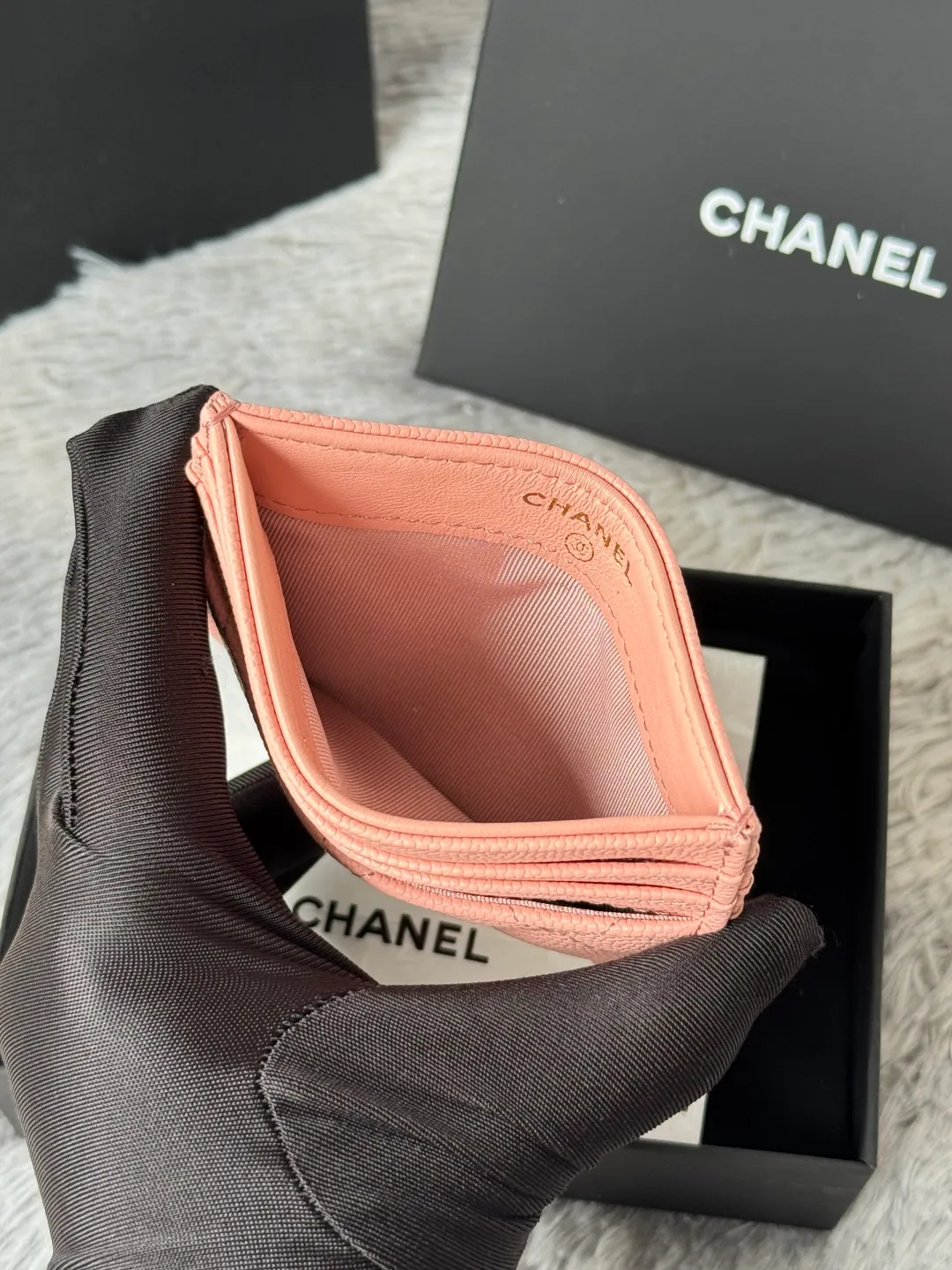 💰240💰 chanel 2025 new product card holder lambskin, seven card slots, can hold change, imported Italian lambskin + hardware logo, so beautiful, love it. The color is as shown in the picture, easy and fast storage, mini card holder No.: AP8944 Size: w11×h10cm