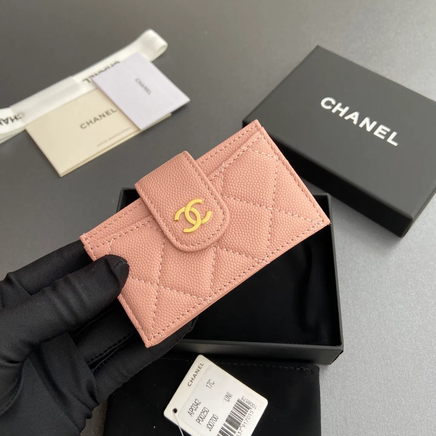 [Special grade hardware original leather] ¥400 Small fragrant organ multi-card slot card holder series with iconic metal logo Gold-toned metal hardware, exclusive Italian imported leather 6 card slots No.: 0342 Pink fine ball pattern gold steel mark Size: w10×h6×2cm