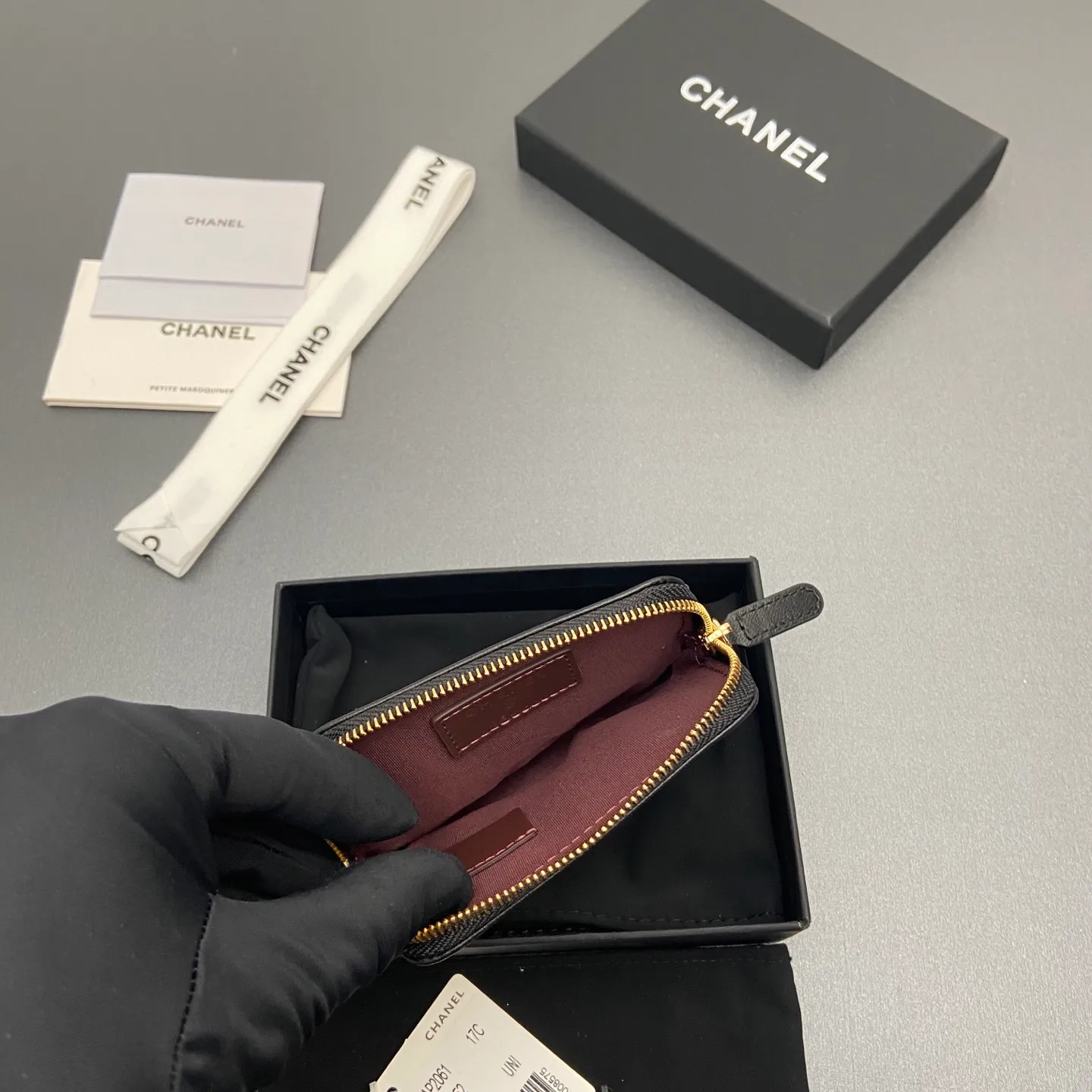 [Special grade hardware original leather] ¥380 Xiaoxiang small zipper bag card holder series Quilted card holder/wallet with iconic metal logo Gold tone metal hardware, special Italian imported leather 5 card slots, 1 small zipper bag No.: 2061 Black sheepskin light gold hardware Size: w11.5×h10×d2cm