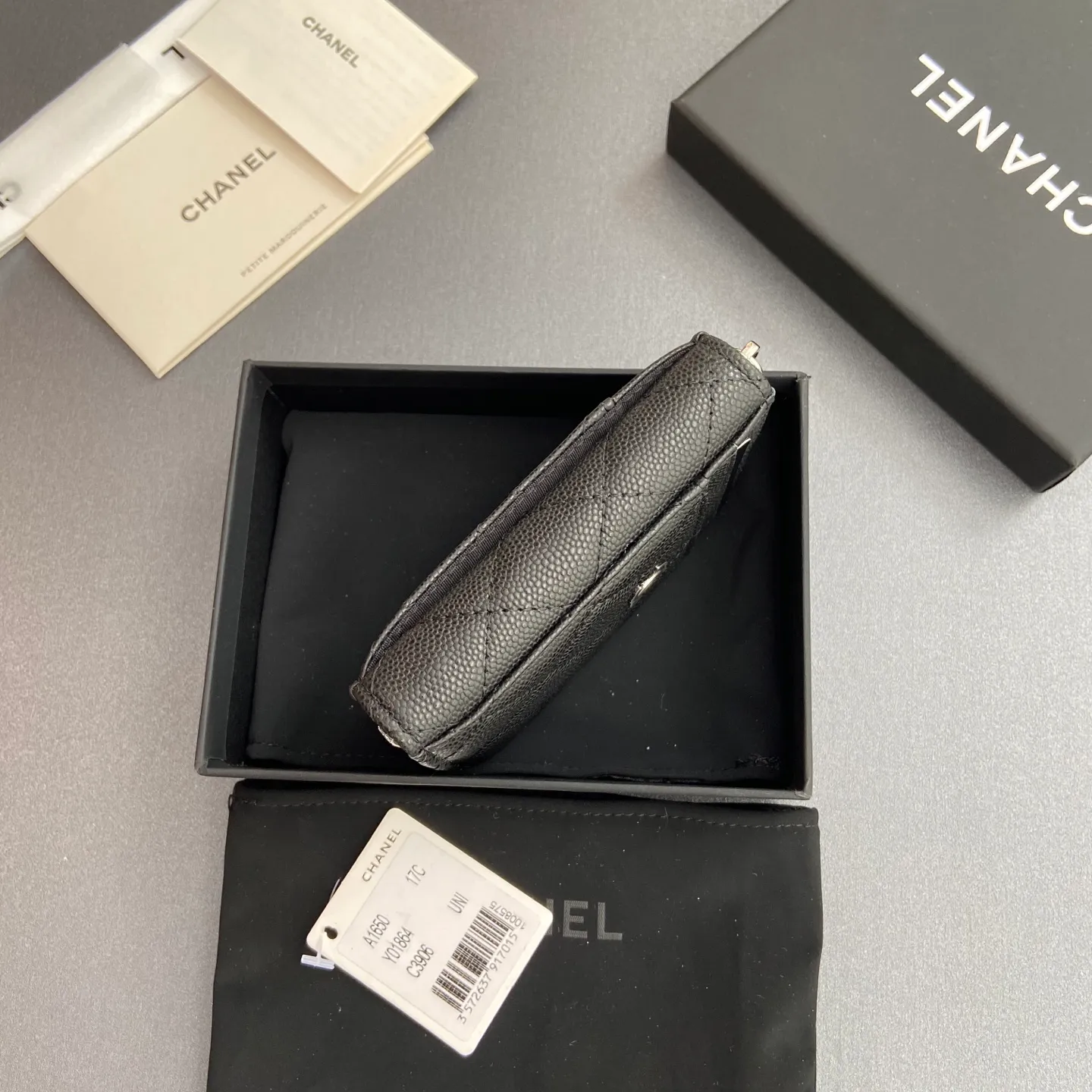 [Special grade hardware original leather] ¥280 Xiaoxiang small zipper bag card holder series with iconic metal logo, gold tone metal hardware, special Italian imported leather 2 card slots wallet bag, 4 card slots No.: 1650 Black fine ball pattern silver steel mark Size: w11×h7.5×2cm