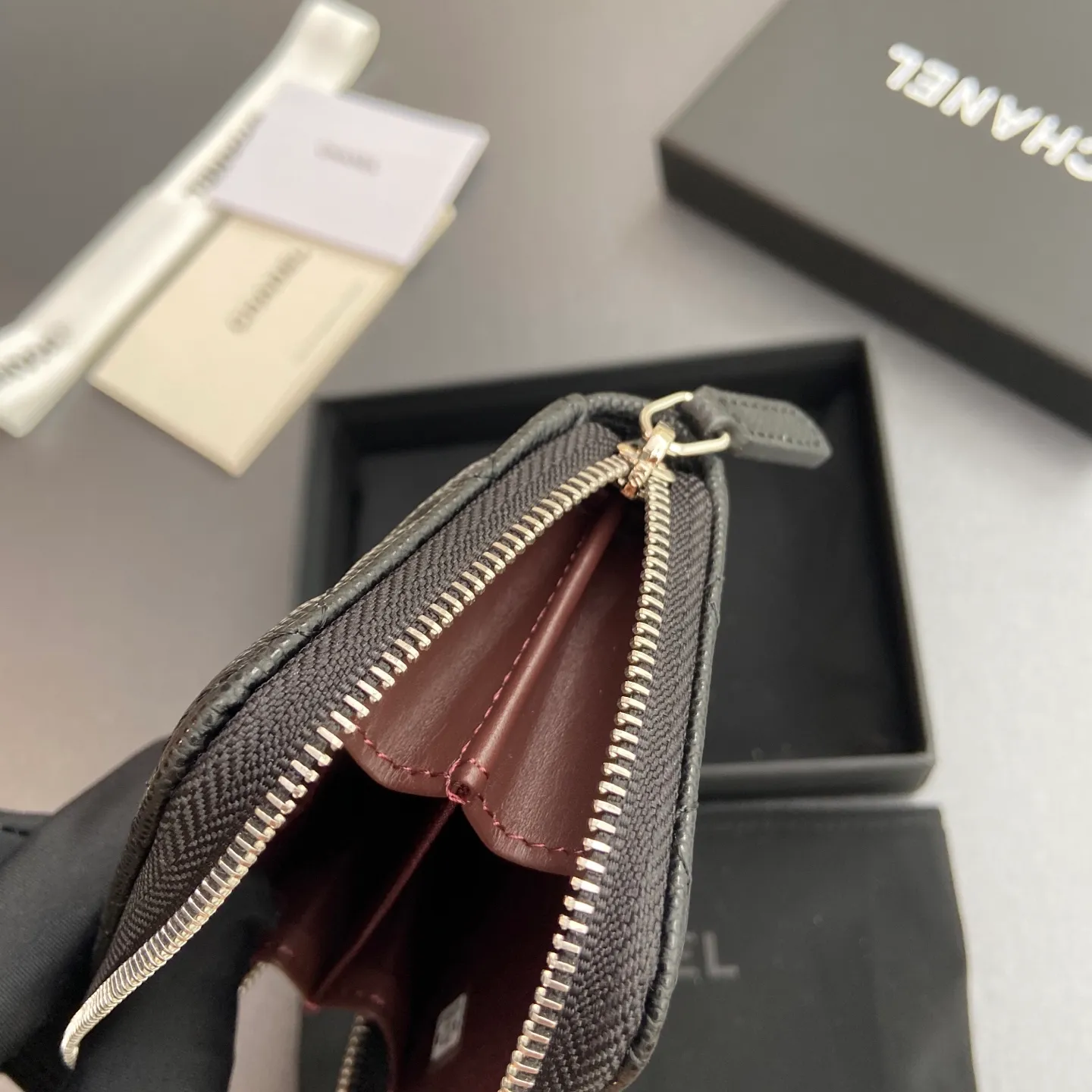 [Special grade hardware original leather] ¥280 Xiaoxiang small zipper bag card holder series with iconic metal logo, gold tone metal hardware, special Italian imported leather 2 card slots wallet bag, 4 card slots No.: 1650 Black fine ball pattern silver steel mark Size: w11×h7.5×2cm