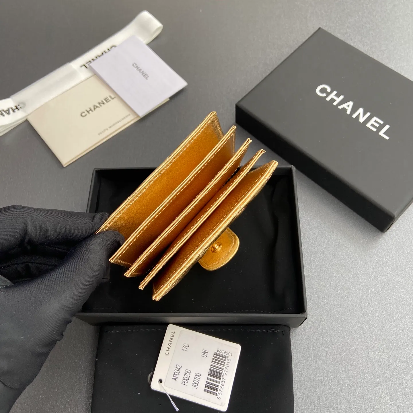 [Special grade hardware original leather] ¥400 Small fragrant organ multi-card slot card holder series with iconic metal logo, gold-toned metal hardware, exclusive Italian imported leather, 6 card slots, No.: 0342, golden sheepskin, golden steel mark, size: w10×h6×2cm