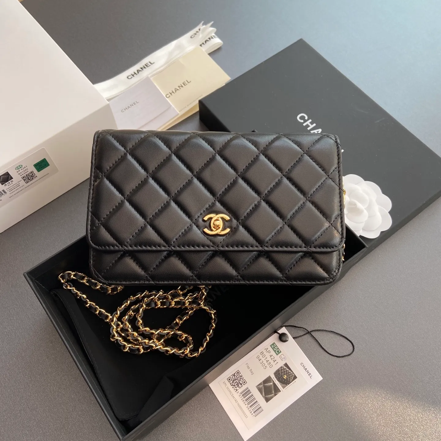 Xiaoxiang imported Italian lambskin [upgraded version] Item number: AP8482 💰700 Size: w20×h13×d3.5cm Color: black sheepskin gold steel mark