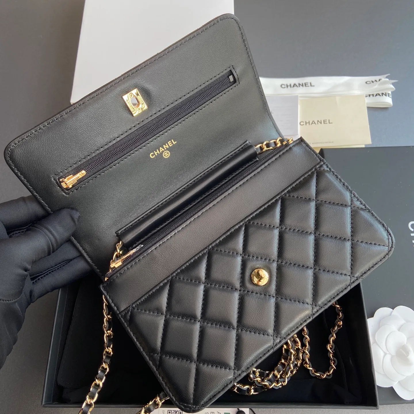 Xiaoxiang imported Italian lambskin [upgraded version] Item number: AP8482 💰700 Size: w20×h13×d3.5cm Color: black sheepskin gold steel mark