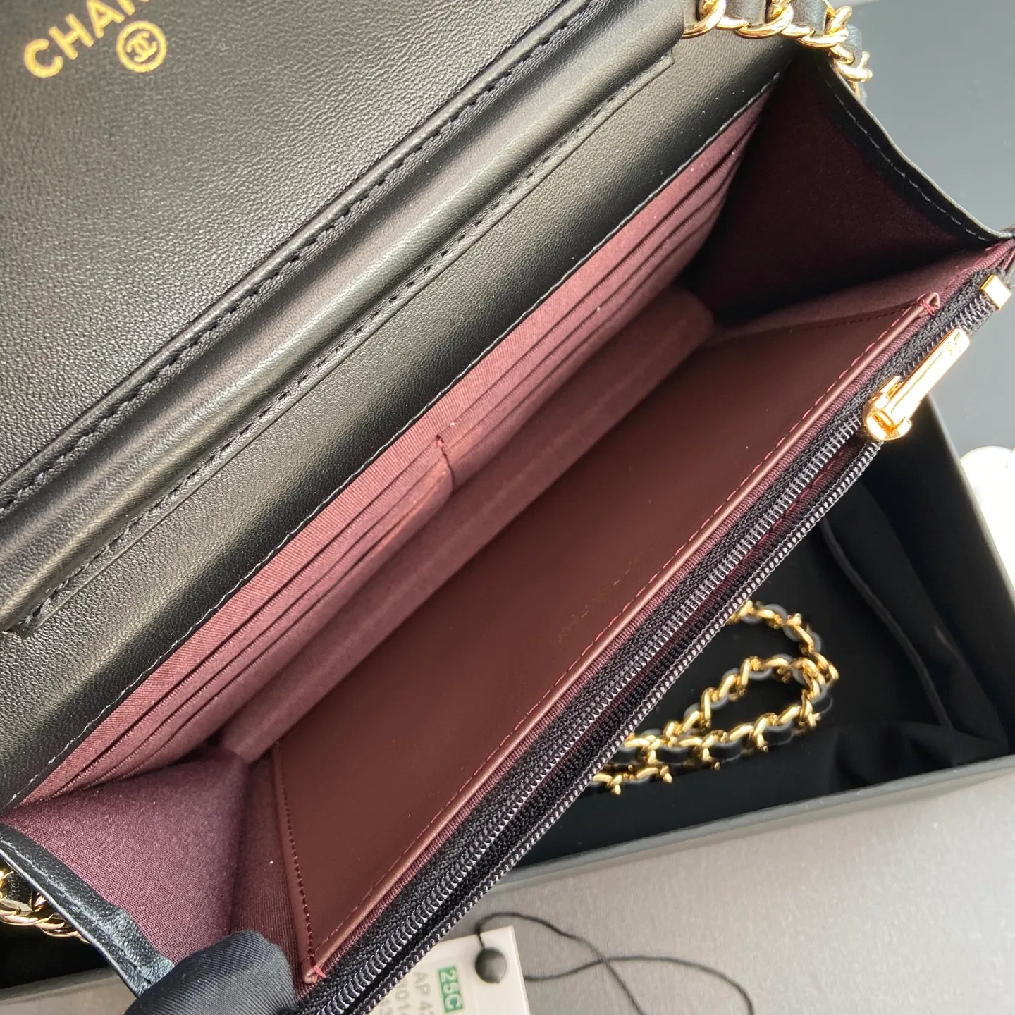 Xiaoxiang imported Italian lambskin [upgraded version] Item number: AP8482 💰700 Size: w20×h13×d3.5cm Color: black sheepskin gold steel mark