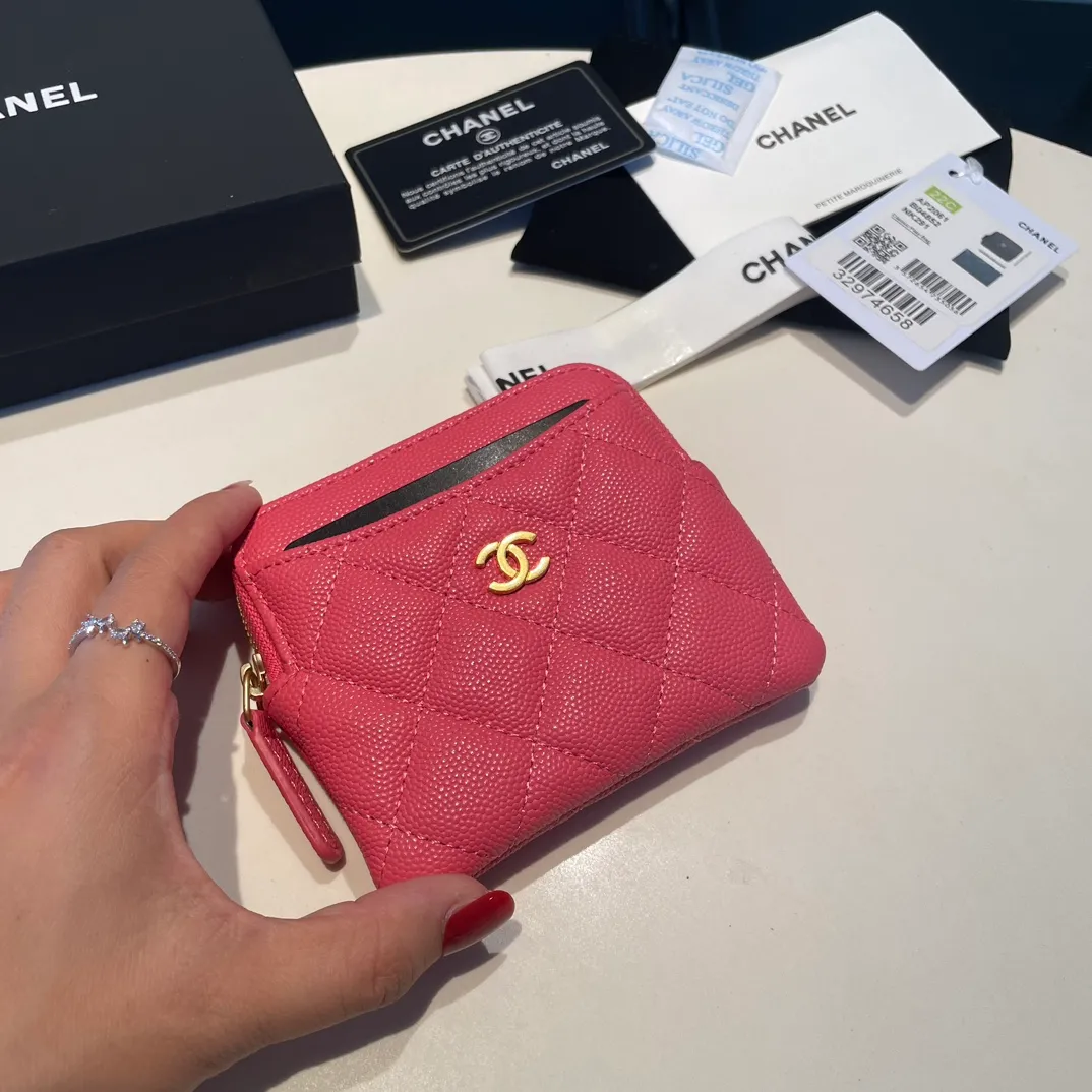 💰420😊Upgraded version💋Chanel🆕 New color colorful fine ball caviar cowhide🐂Classic zipper bag with multiple card slots for change. It can also bring convenience to various bank cards, supermarket cards, shopping cards, and membership cards. It is so small and easy to carry. It is the most fashionable and popular element of coin purses. Do you own it? Comes with the latest complete set of packaging 2061🍃size: 12*9.5cm