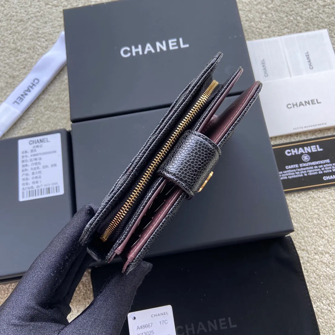 480💰Xiaoxiang imported Italian grained calfskin Item number: A48667 Height: w15×h10×d2.5cm Color: black ball pattern gold steel mark