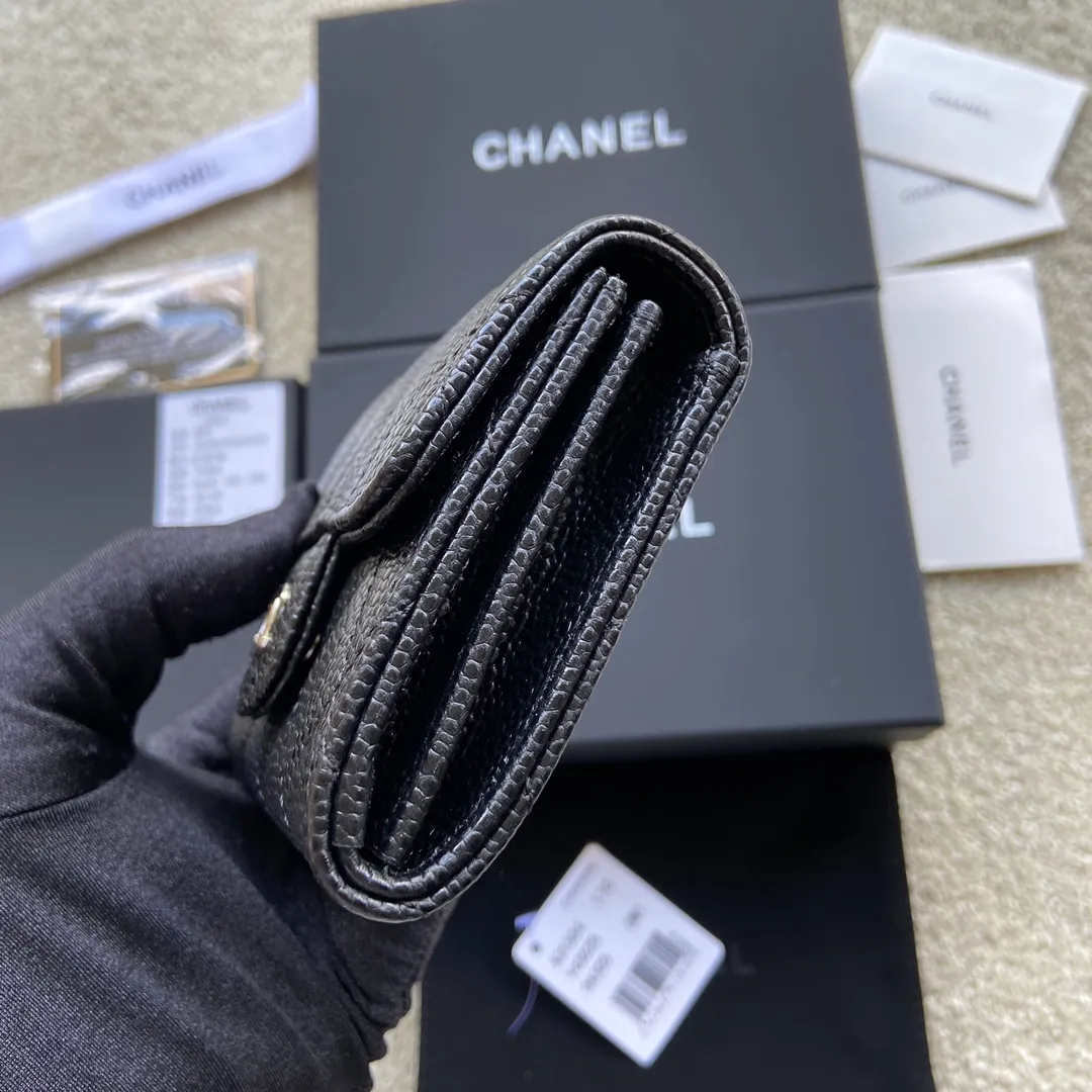 Xiaoxiang imported Italian leather double-layer card holder 320💰 Item number: A31504 Height: w12.5×h8.5×d2.5cm Color: black ball pattern silver steel mark