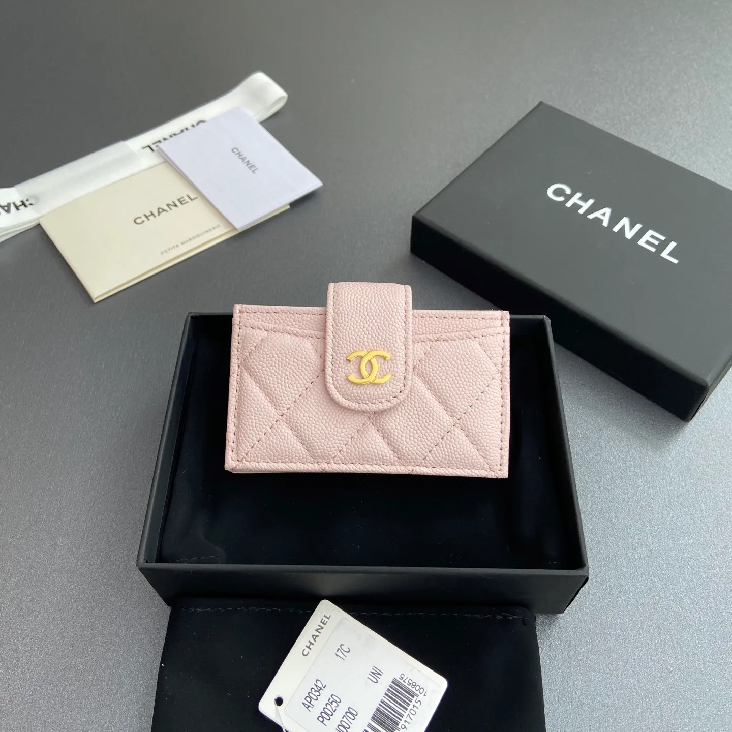 [Special grade hardware original leather] ¥400 Small fragrant organ multi-card slot card holder series with iconic metal logo Gold-toned metal hardware, exclusive Italian imported leather 6 card slots No.: 0342 Light pink fine ball pattern gold steel mark Size: w10×h6×2cm