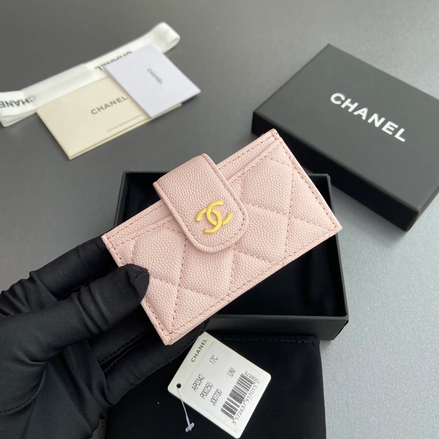 [Special grade hardware original leather] ¥400 Small fragrant organ multi-card slot card holder series with iconic metal logo Gold-toned metal hardware, exclusive Italian imported leather 6 card slots No.: 0342 Light pink fine ball pattern gold steel mark Size: w10×h6×2cm