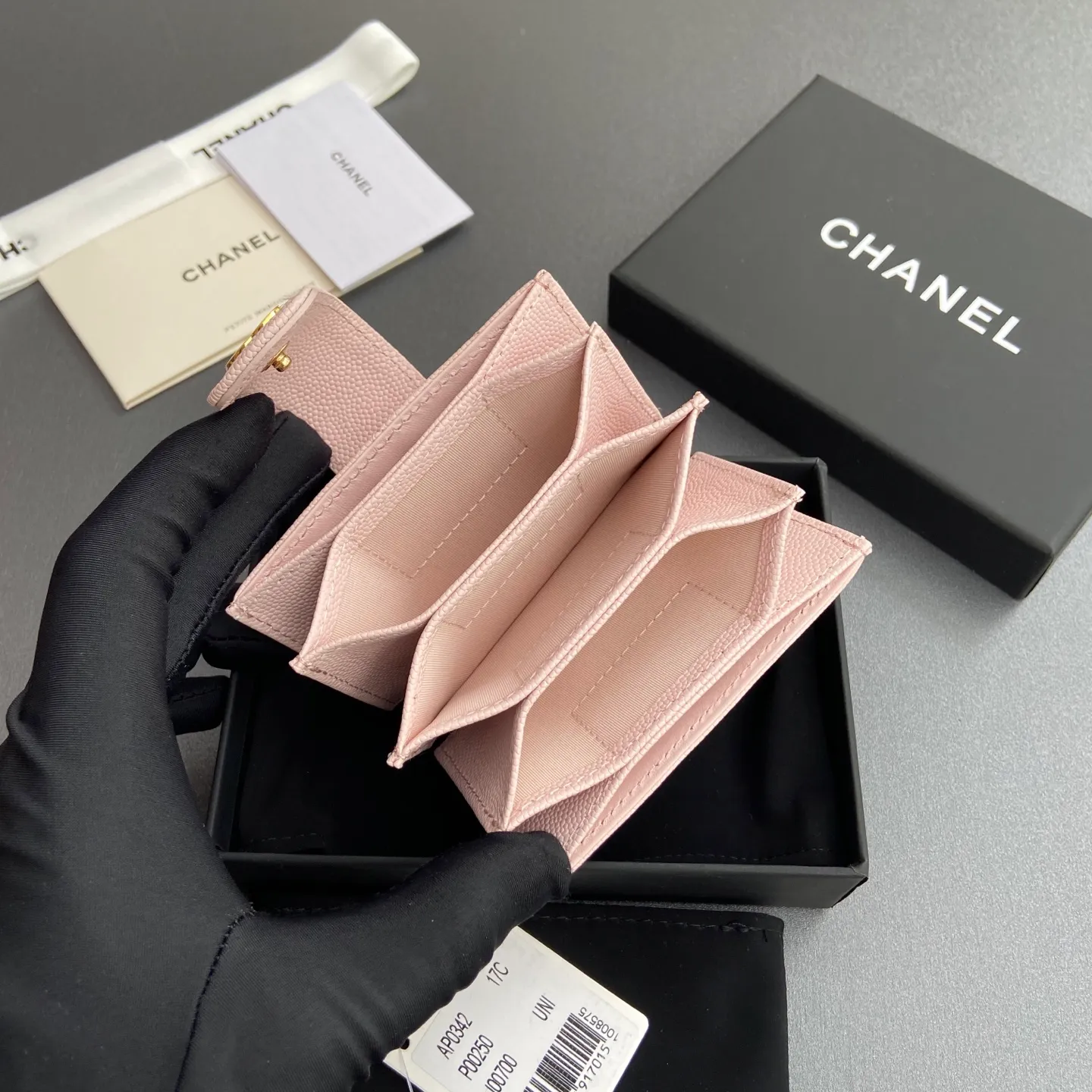 [Special grade hardware original leather] ¥400 Small fragrant organ multi-card slot card holder series with iconic metal logo Gold-toned metal hardware, exclusive Italian imported leather 6 card slots No.: 0342 Light pink fine ball pattern gold steel mark Size: w10×h6×2cm