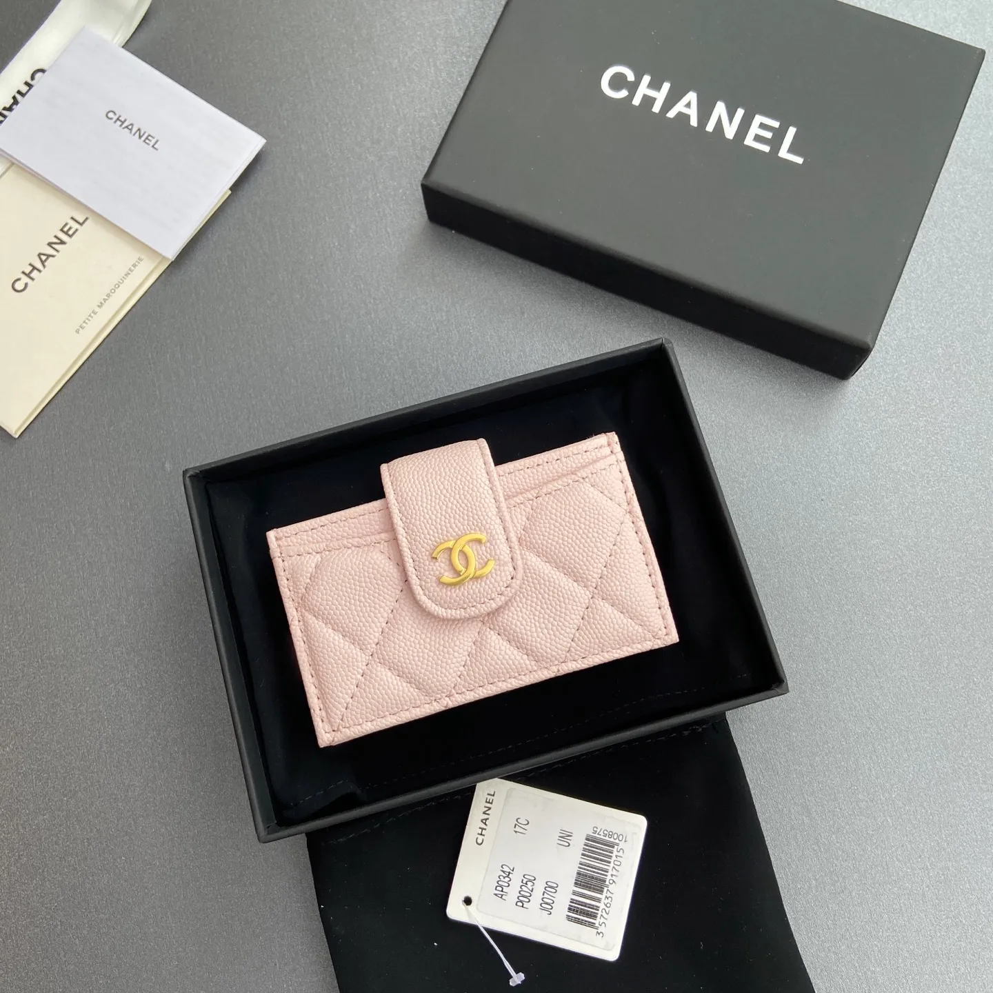 [Special grade hardware original leather] ¥400 Small fragrant organ multi-card slot card holder series with iconic metal logo Gold-toned metal hardware, exclusive Italian imported leather 6 card slots No.: 0342 Light pink fine ball pattern gold steel mark Size: w10×h6×2cm