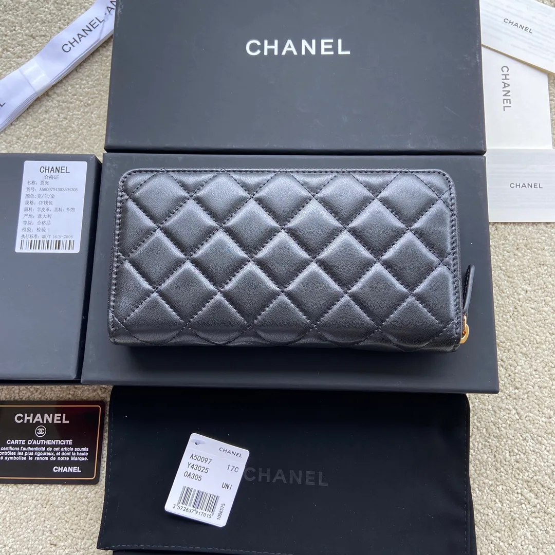 Xiaoxiang imported Italian lambskin Item number: A50097 💰: 460 Size: w19.5×h10.5×d2cm Color: black lambskin gold steel mark