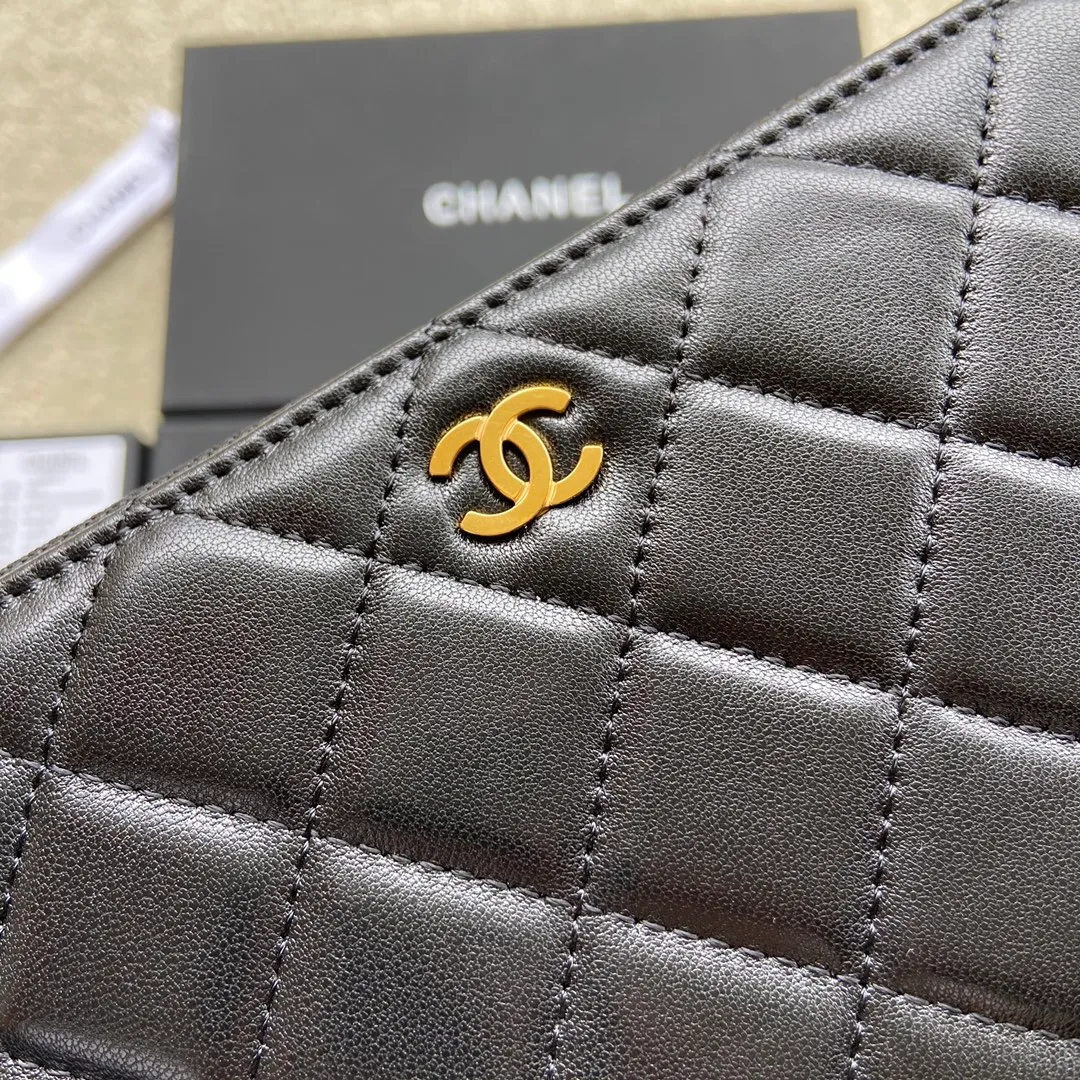 Xiaoxiang imported Italian lambskin Item number: A50097 💰: 460 Size: w19.5×h10.5×d2cm Color: black lambskin gold steel mark