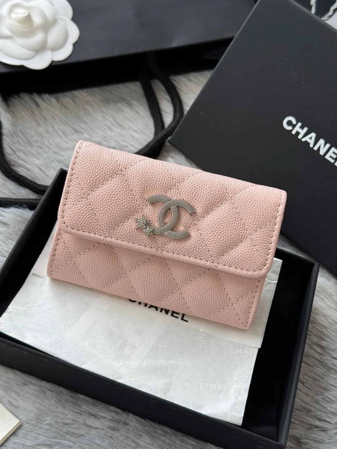 2025 autumn new products on the shelves Xiaoxiang folding card holder 4812 four colors combination picture