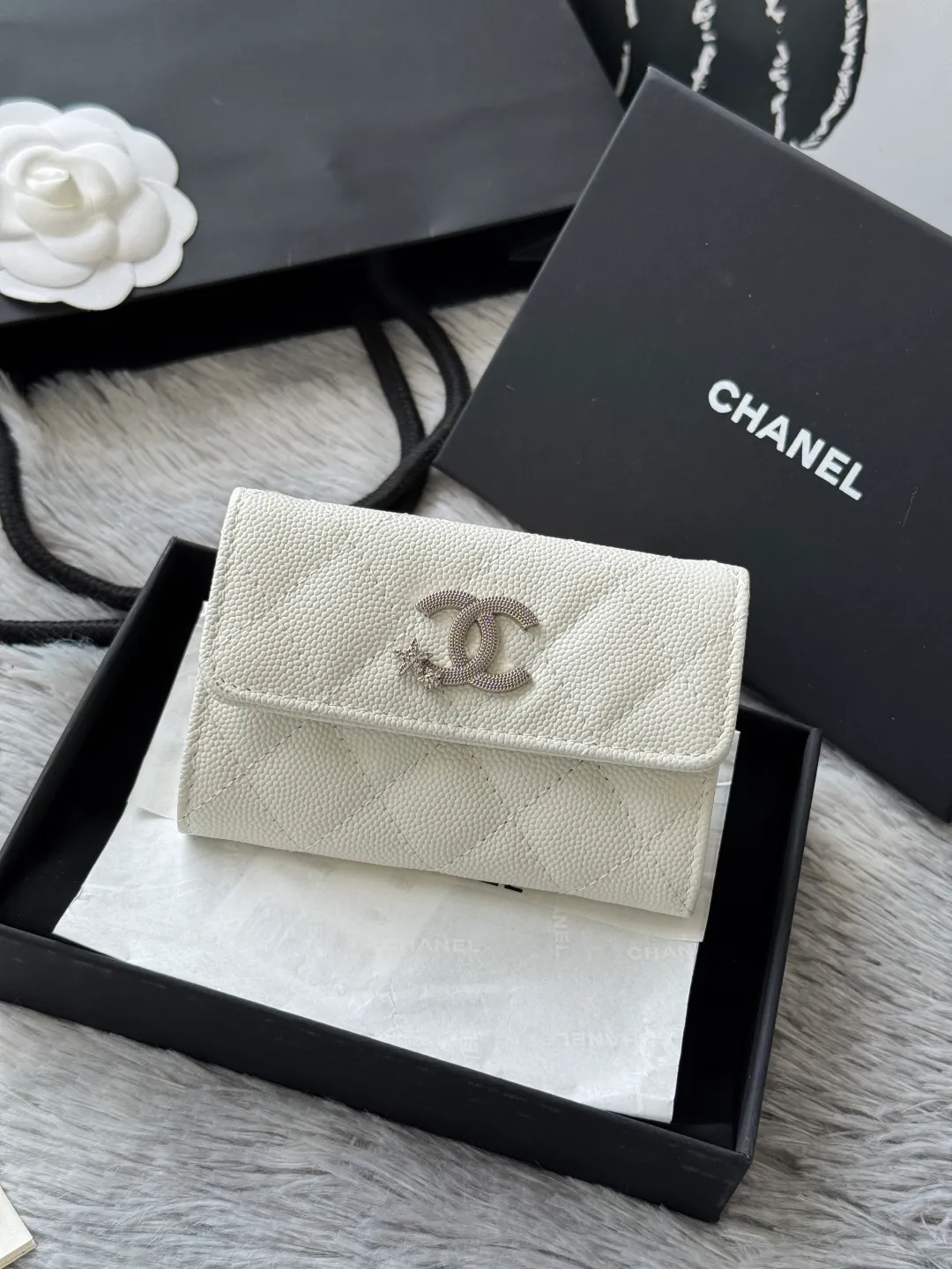 2025 autumn new products on the shelves Xiaoxiang folding card holder 4812 four colors combination picture