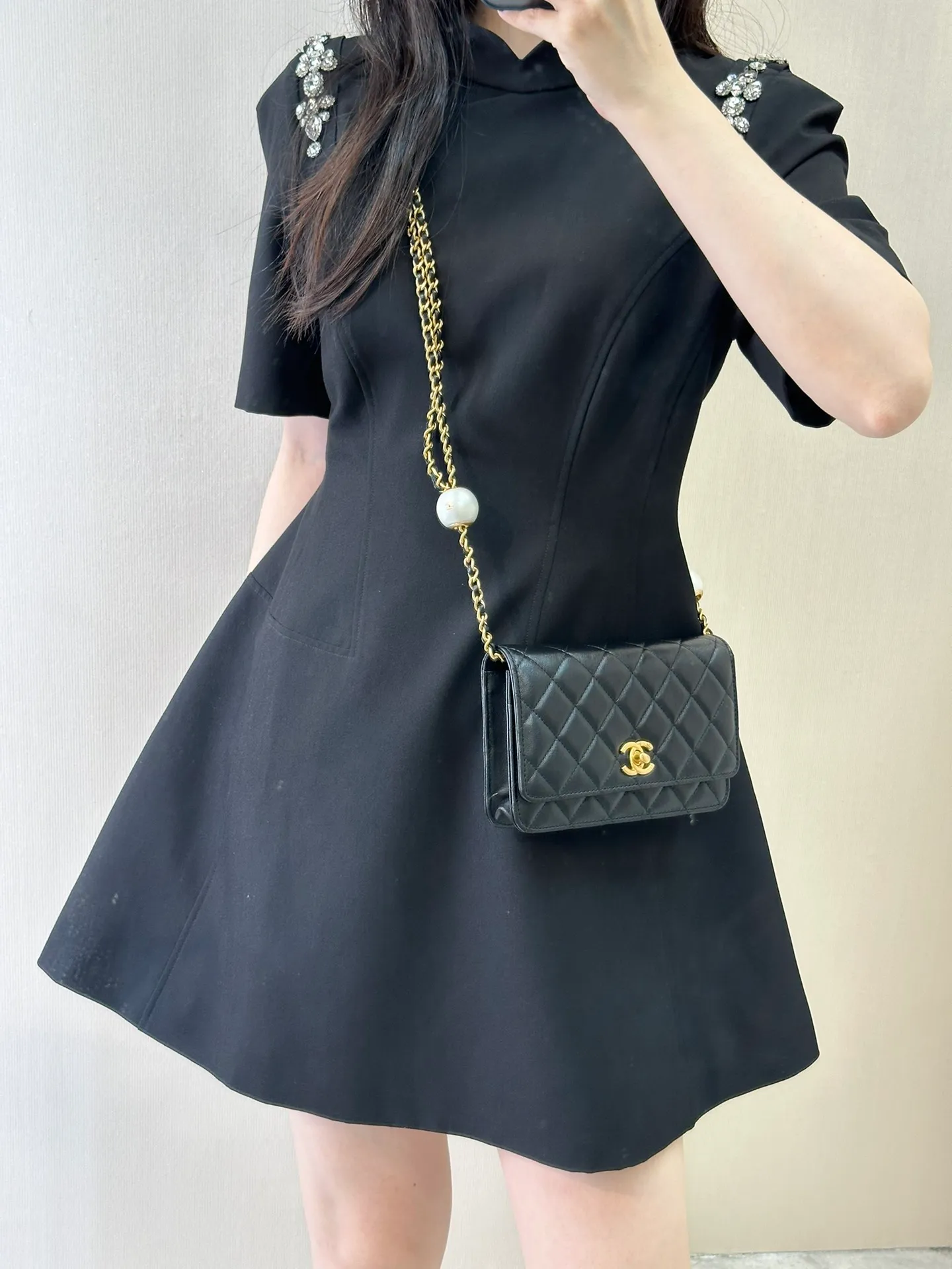 3964 black upper body