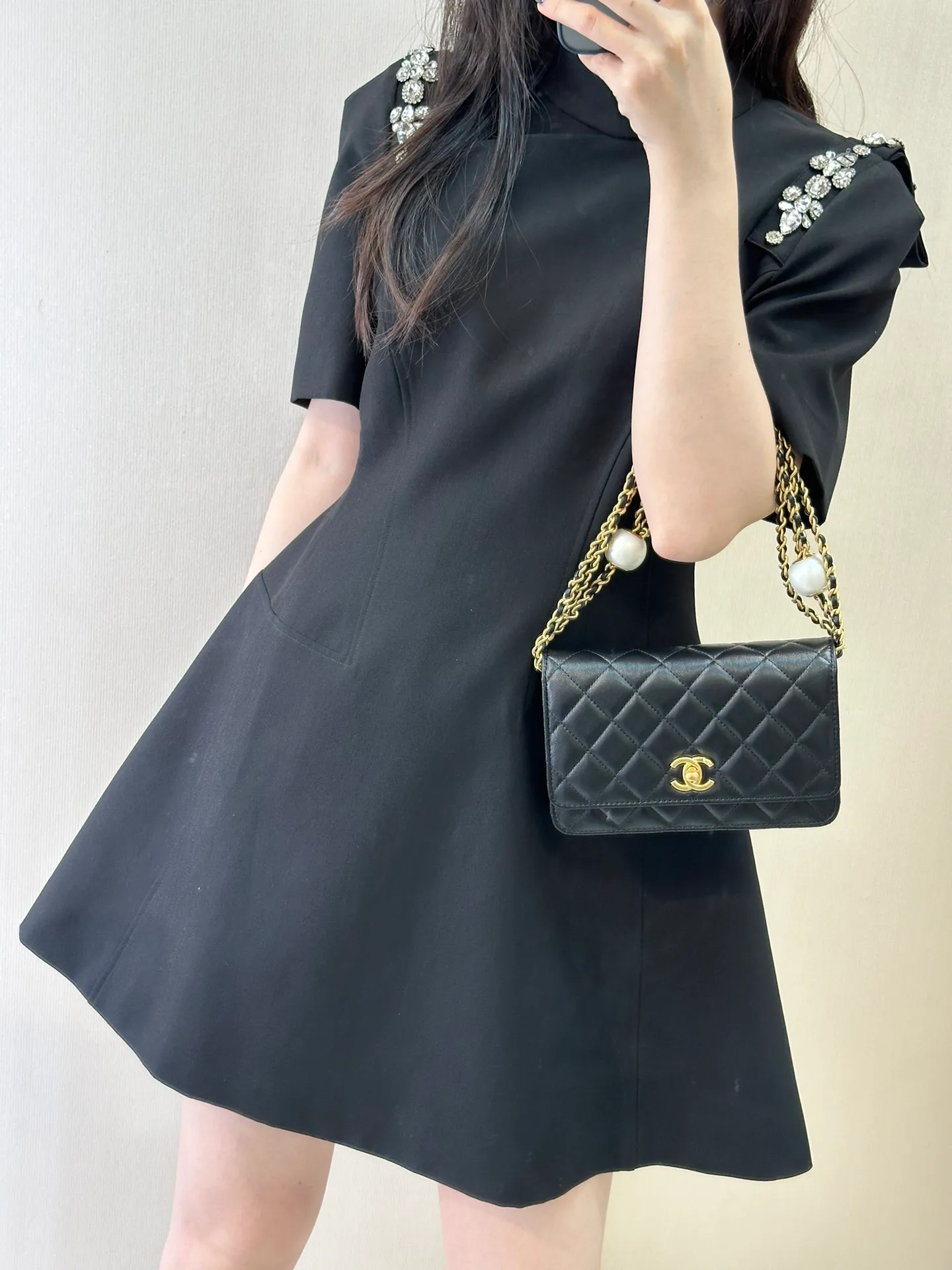 3964 black upper body