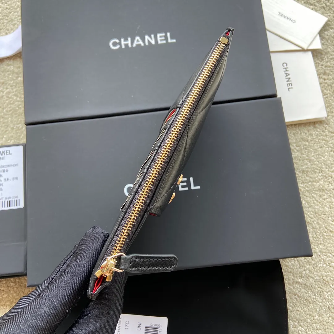 Xiaoxiang imported Italian lambskin Item number: AP2364 Price: 440 Size: w19×h10×3cm Color: black lambskin gold hardware