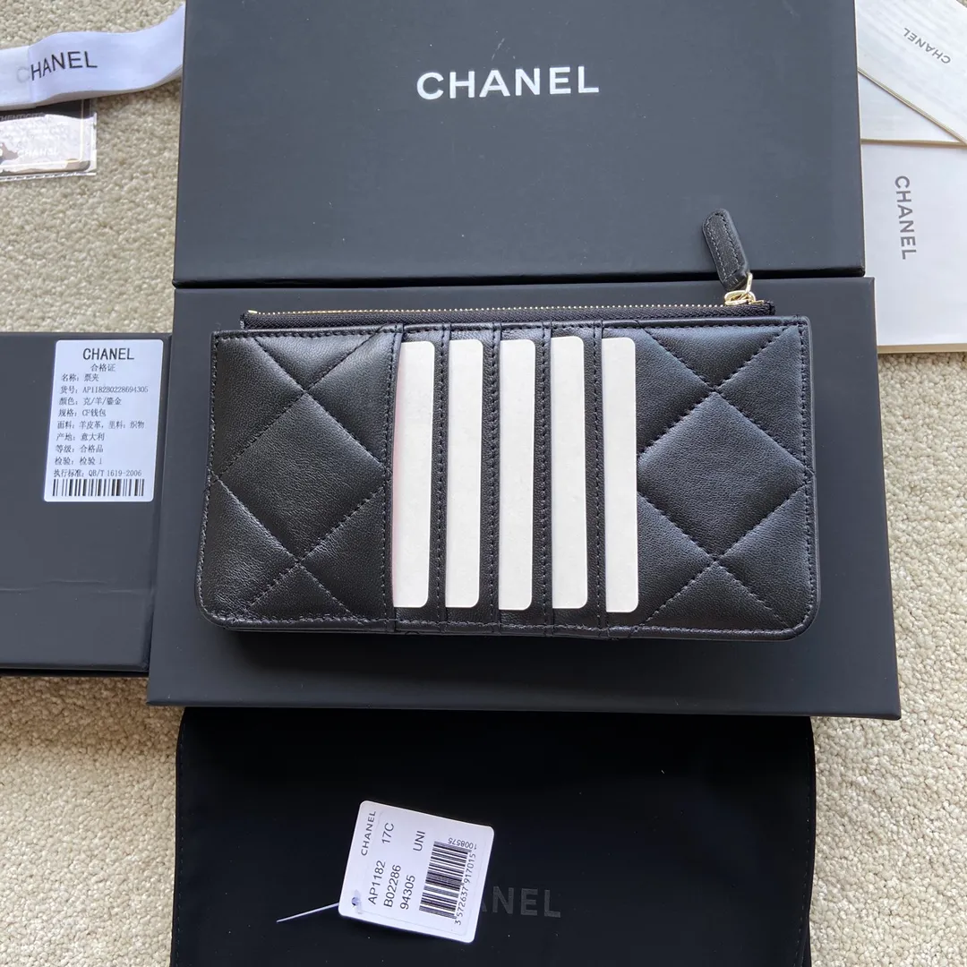 Xiaoxiang imported Italian lambskin Item number: AP2364 Price: 440 Size: w19×h10×3cm Color: black lambskin gold hardware
