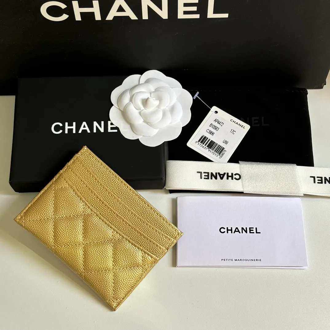 💰240 new product CH@NEL card holder has arrived💦This card holder adds a few more card slots based on the old model, making it more practical. It has original quality and beautiful details. Model No. AP8944, size 11*8*1cm.