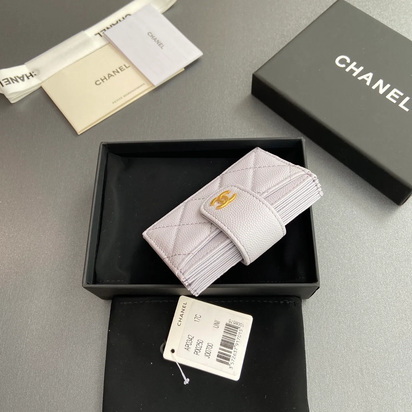 [Special grade hardware original leather] ¥400 Small fragrant organ multi-card slot card holder series with iconic metal logo Gold-toned metal hardware, exclusive Italian imported leather 6 card slots No.: 0342 Light purple fine ball pattern gold steel mark Size: w10×h6×2cm