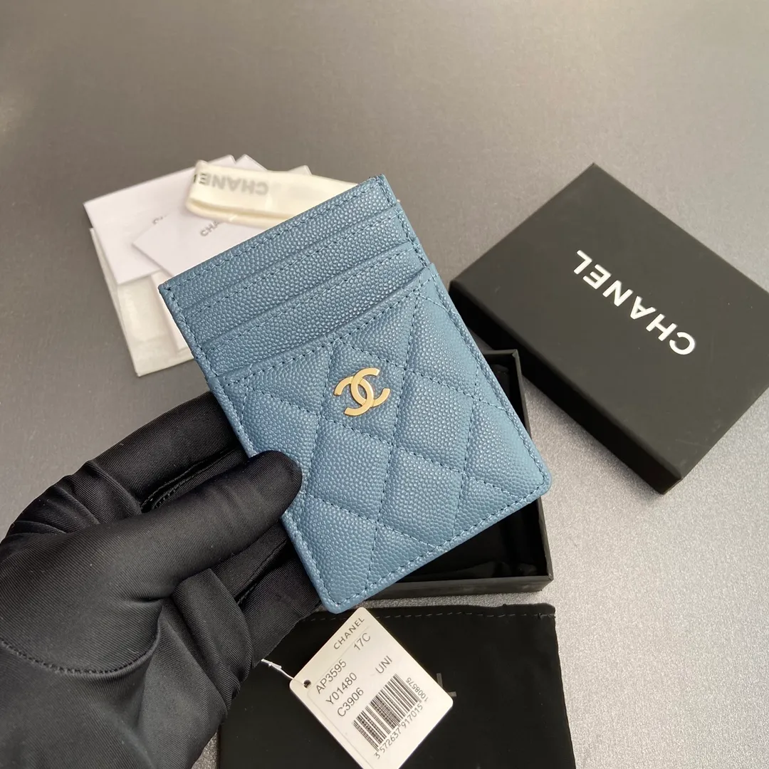[Special grade hardware original leather] ¥260 Xiaoxiang card holder series Quilted card holder with iconic metal logo Gold tone metal hardware, exclusive Italian imported leather 5 card slots No.: 3595 Haze blue Size: w8×11.5cm