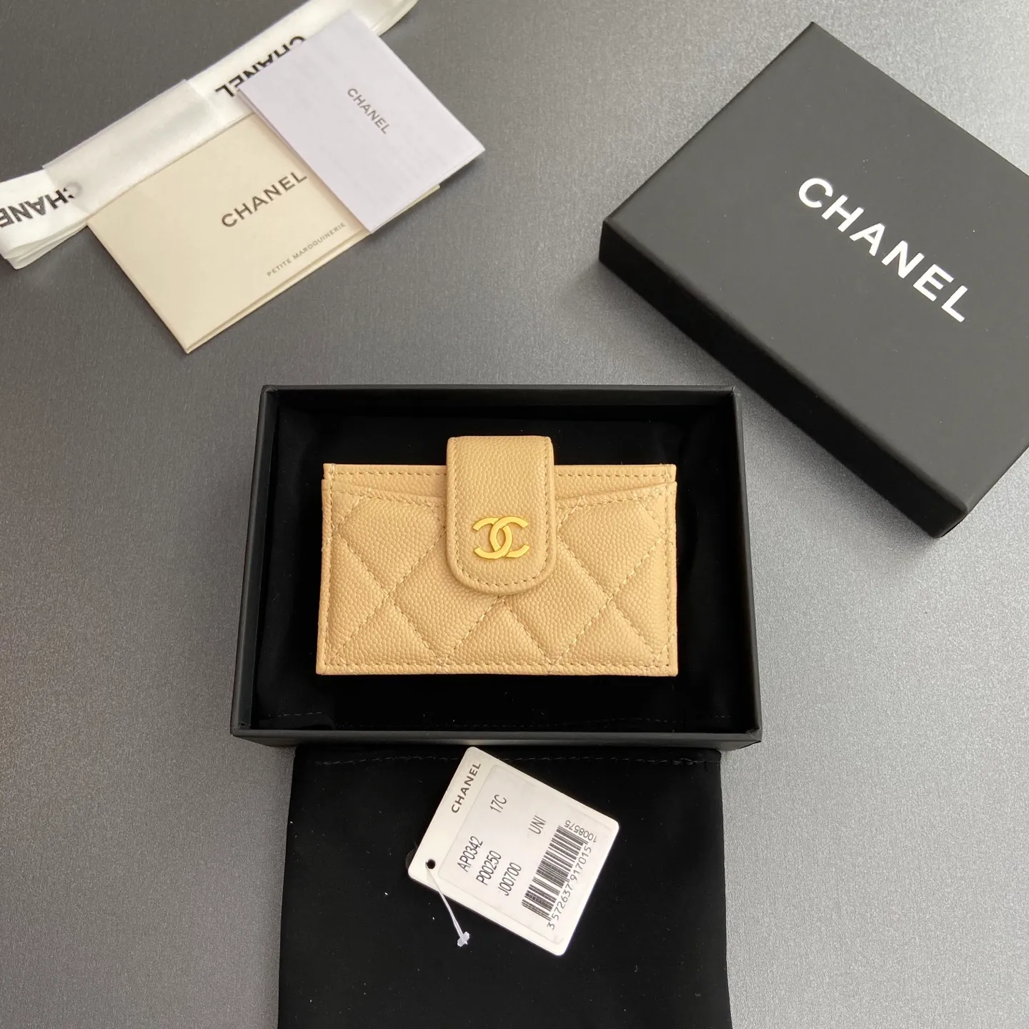 [Special grade hardware original leather] ¥400 Small fragrant organ multi-card slot card holder series with iconic metal logo Gold-toned metal hardware, exclusive Italian imported leather 6 card slots No.: 0342 Apricot fine ball pattern gold steel mark Size: w10×h6×2cm
