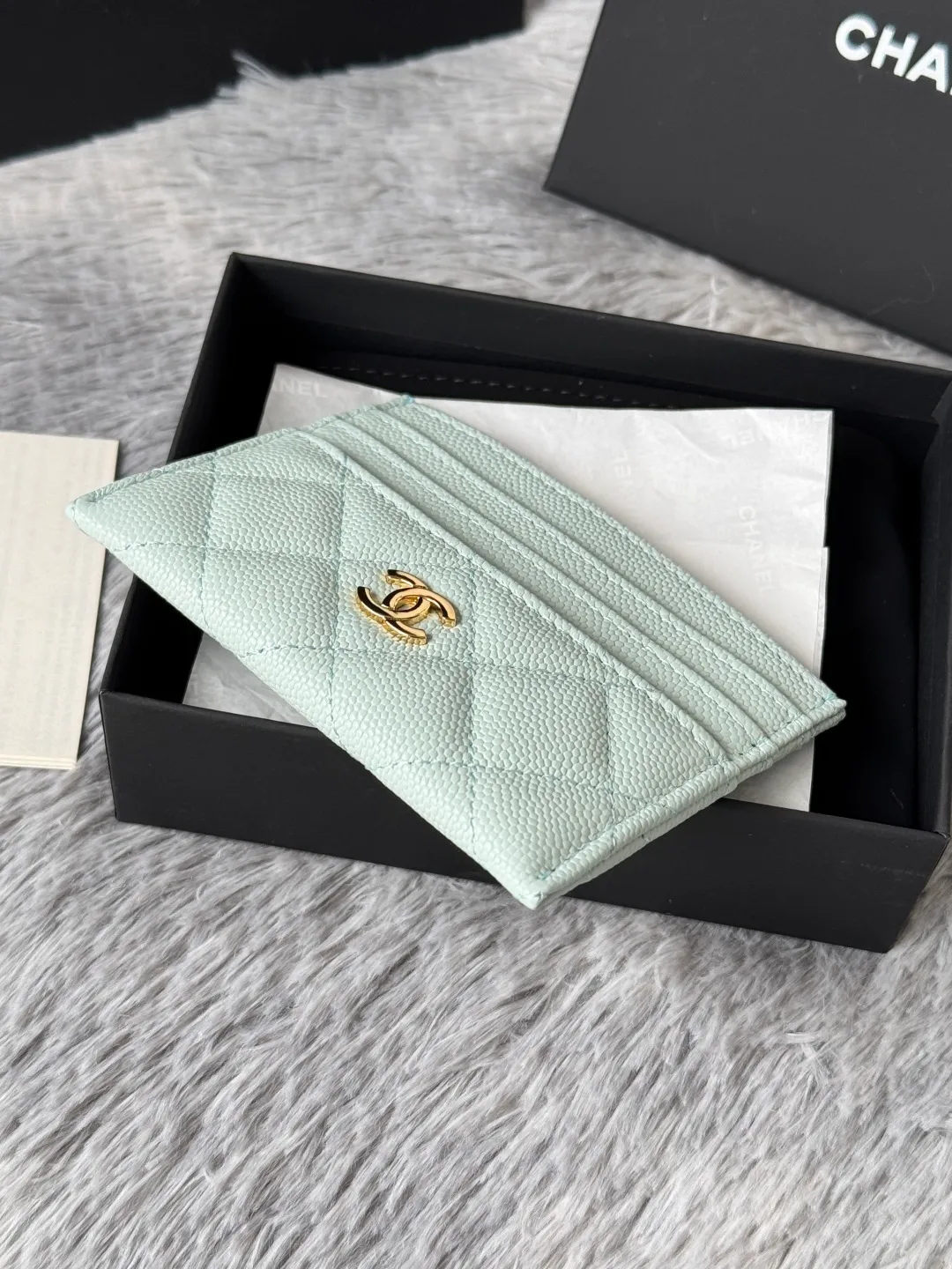 💰240💰 chanel 2025 new product card holder lambskin, seven card slots, can hold change, imported Italian lambskin + hardware logo, so beautiful, love it. The color is as shown in the picture, easy and fast storage, mini card holder No.: AP8944 Size: w11×h10cm